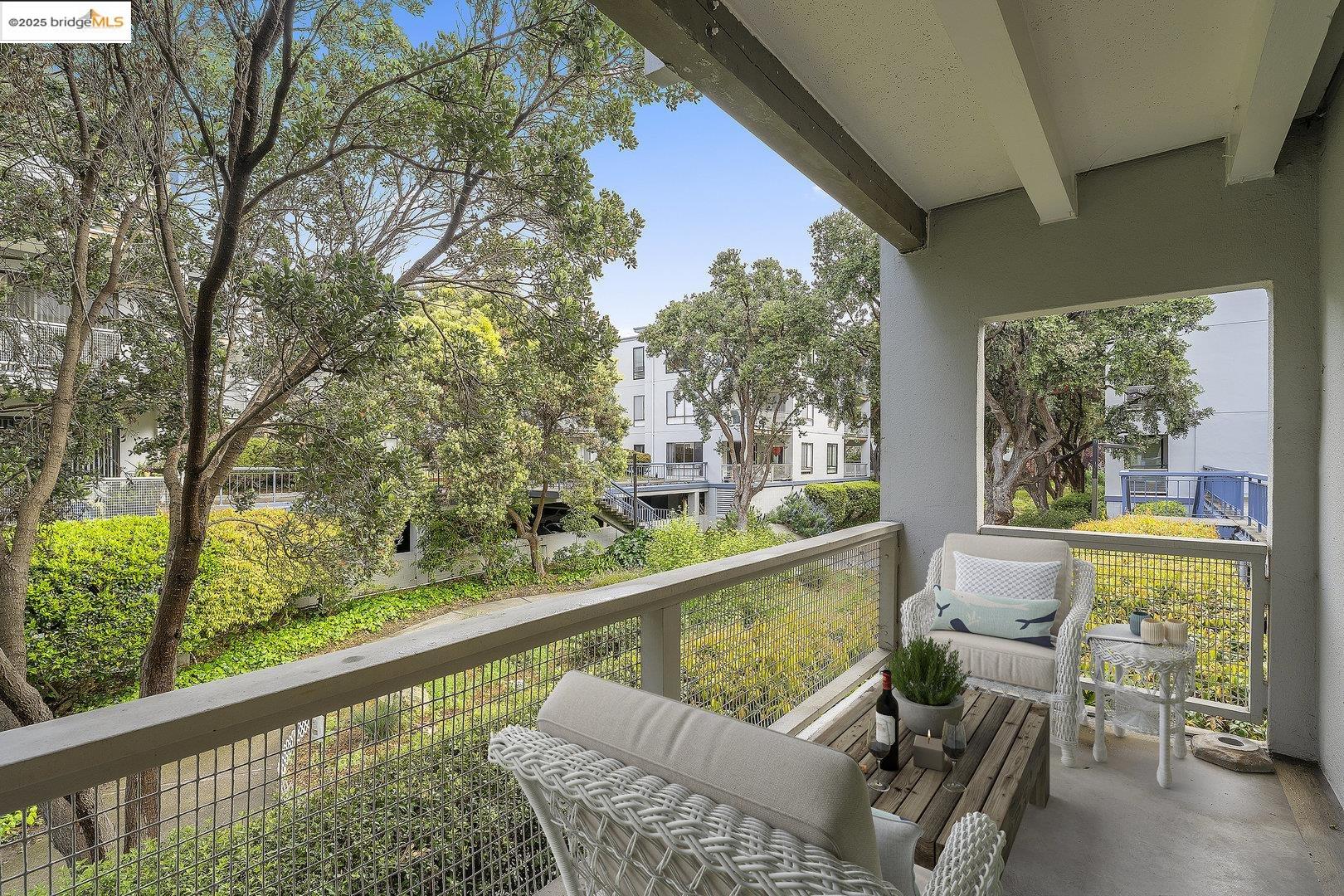 Detail Gallery Image 4 of 33 For 4 Admiral Dr #B-224,  Emeryville,  CA 94608 - 1 Beds | 1 Baths