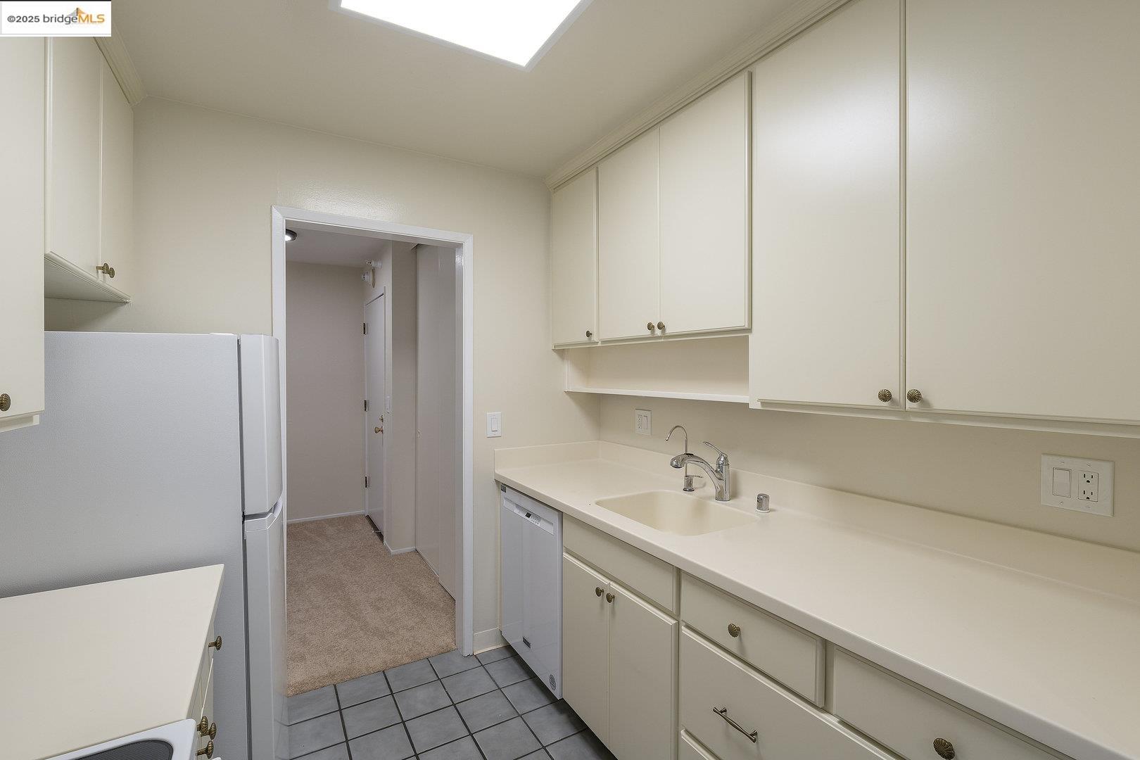 Detail Gallery Image 9 of 33 For 4 Admiral Dr #B-224,  Emeryville,  CA 94608 - 1 Beds | 1 Baths