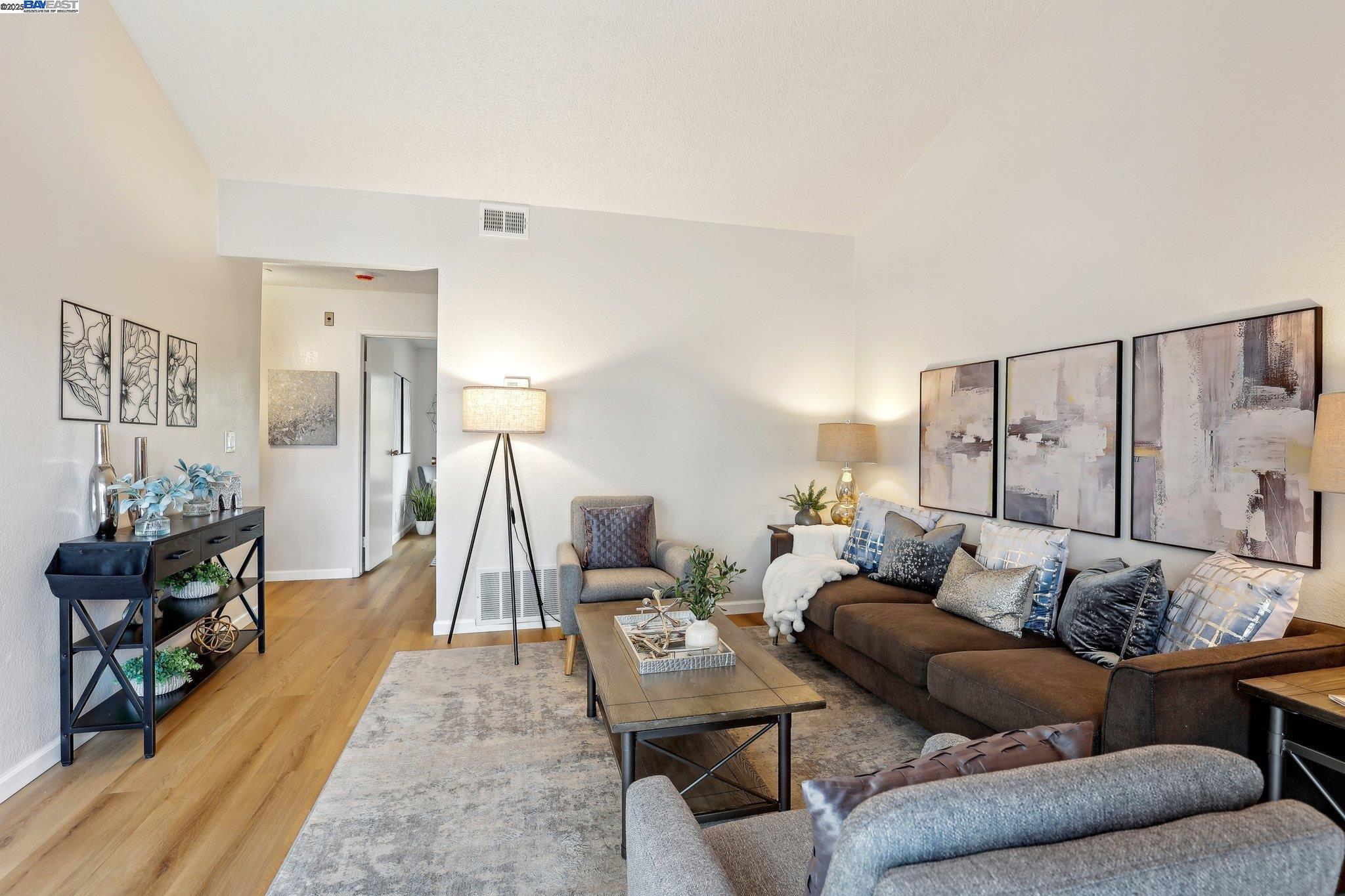 Photo #6: 41089648 Listing: Photo #6