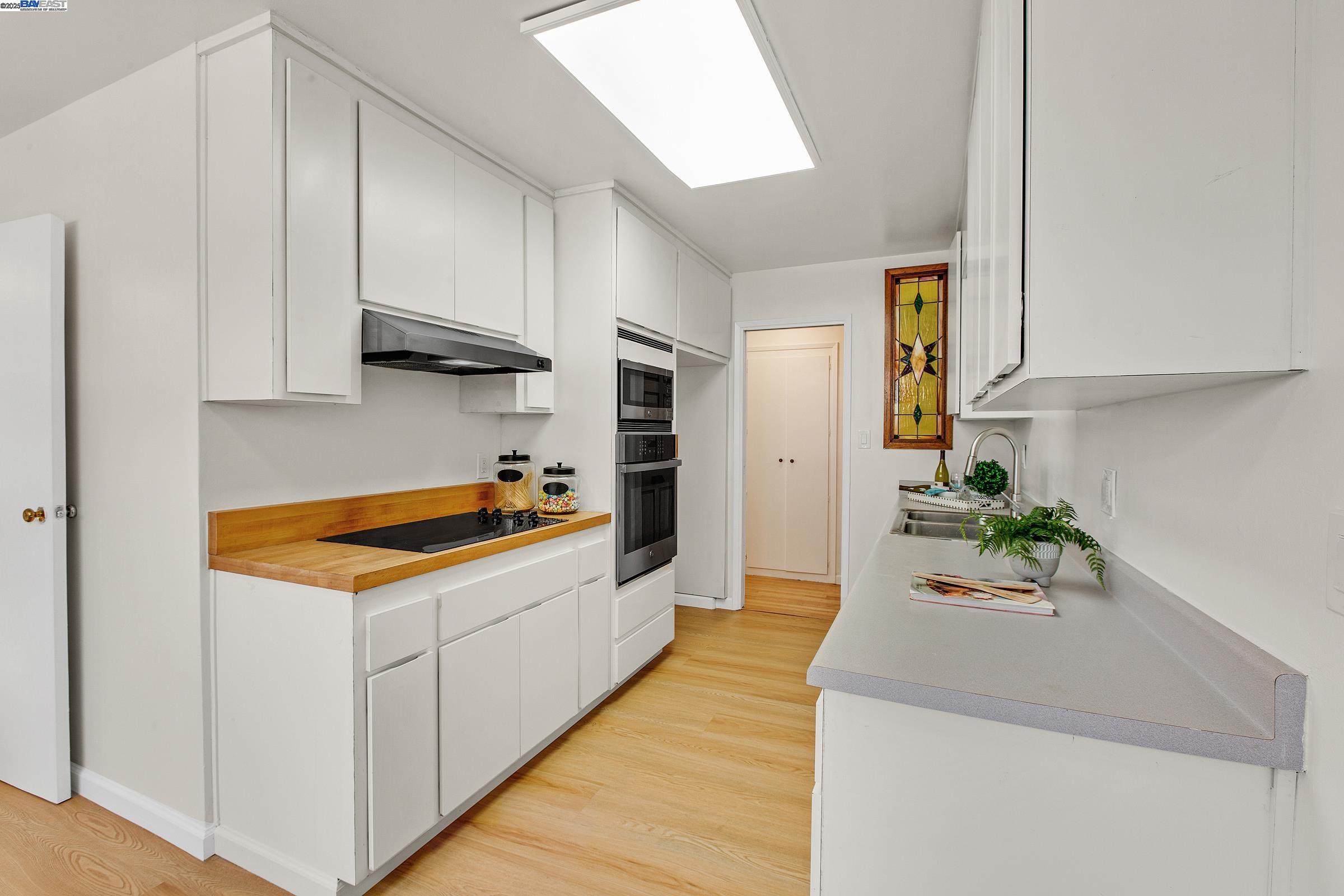 Detail Gallery Image 11 of 53 For 30847 Prestwick Ave, Hayward,  CA 94544 - 6 Beds | 2 Baths