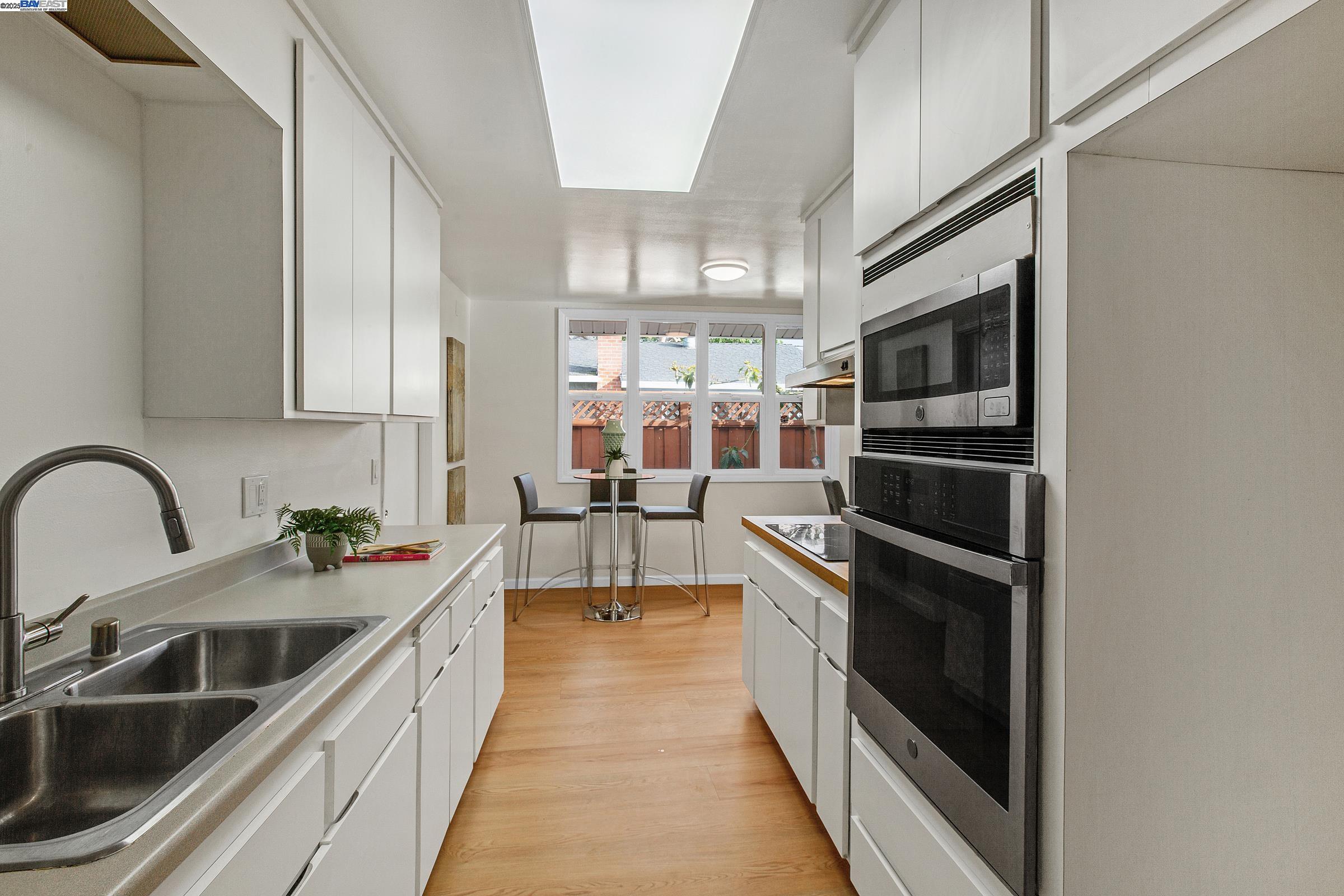 Detail Gallery Image 14 of 53 For 30847 Prestwick Ave, Hayward,  CA 94544 - 6 Beds | 2 Baths