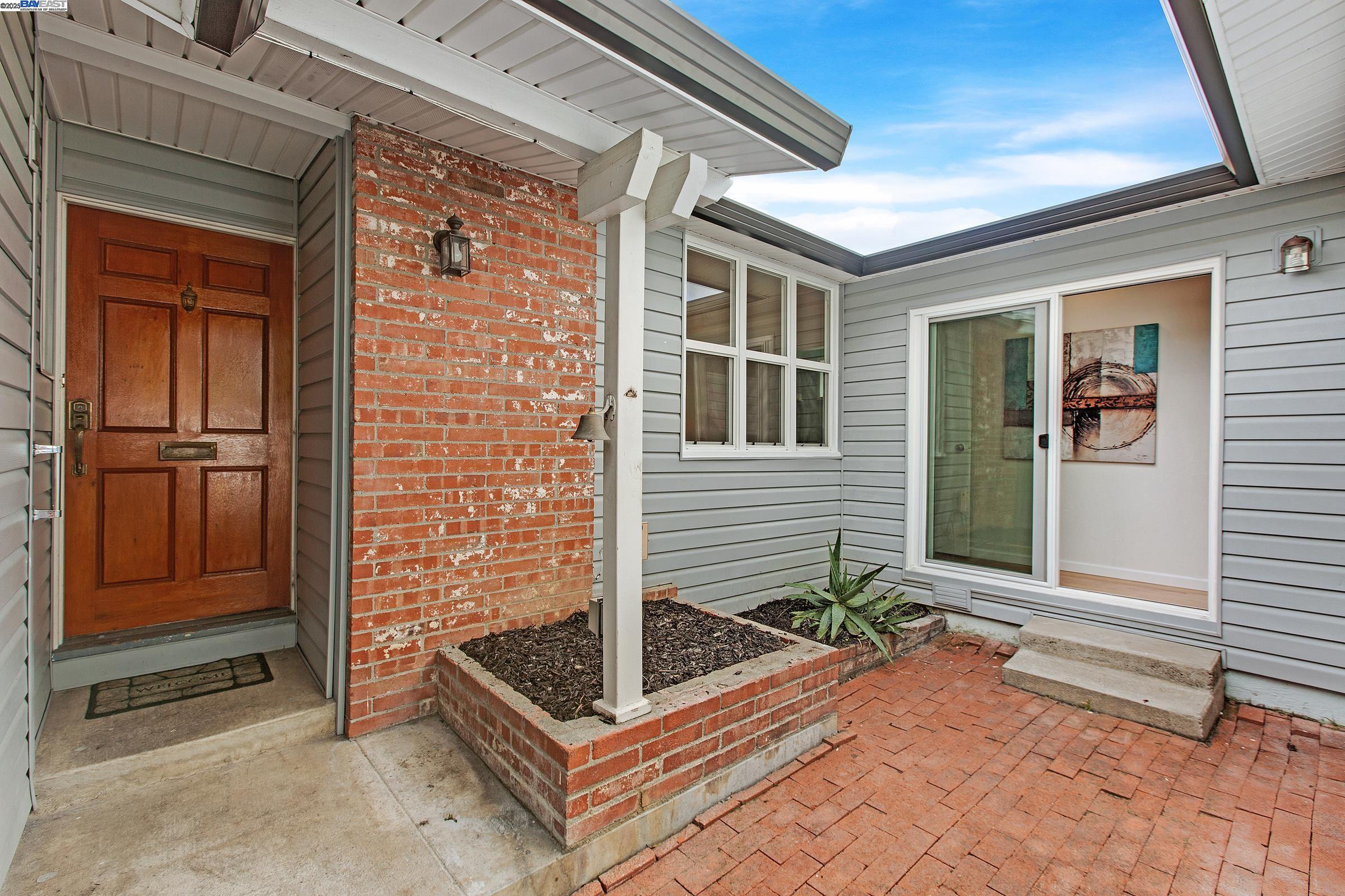 Detail Gallery Image 16 of 53 For 30847 Prestwick Ave, Hayward,  CA 94544 - 6 Beds | 2 Baths