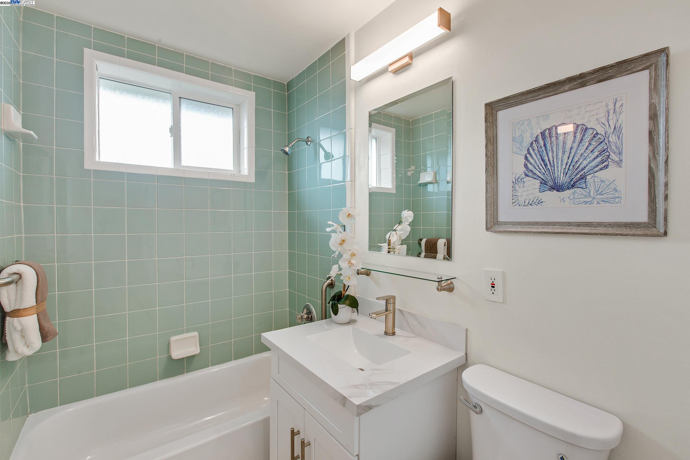 Detail Gallery Image 18 of 53 For 30847 Prestwick Ave, Hayward,  CA 94544 - 6 Beds | 2 Baths