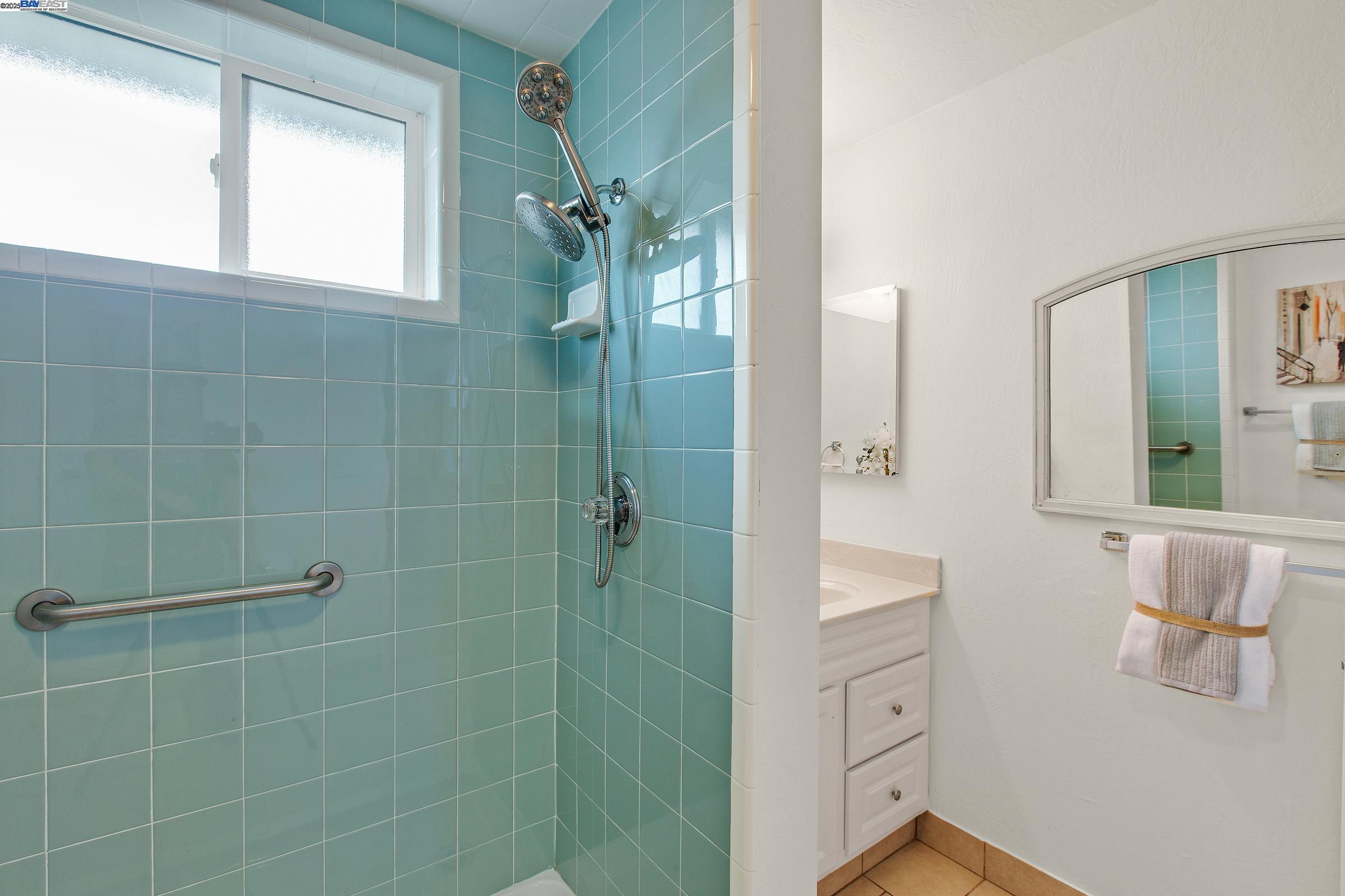 Detail Gallery Image 19 of 53 For 30847 Prestwick Ave, Hayward,  CA 94544 - 6 Beds | 2 Baths