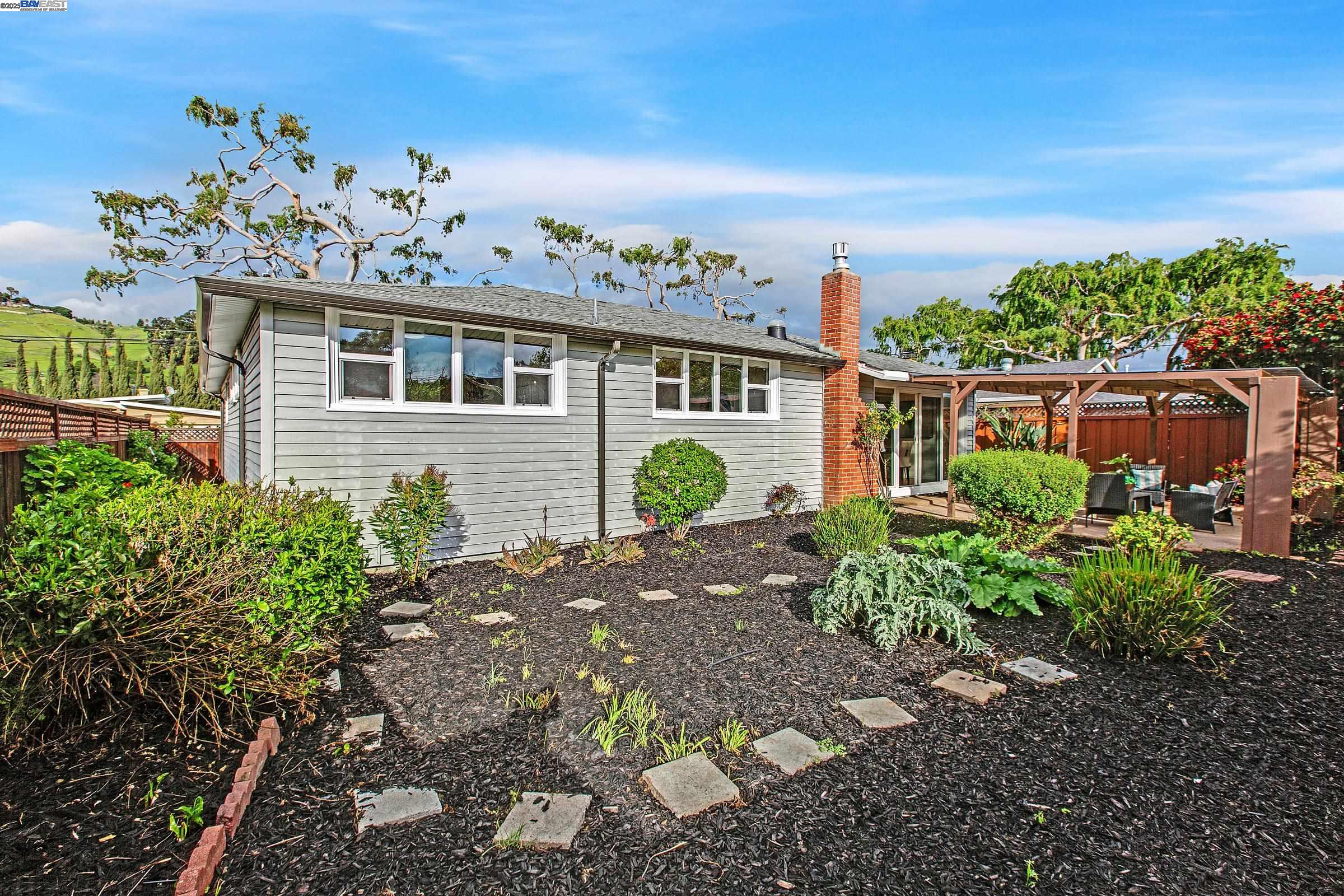 Detail Gallery Image 36 of 53 For 30847 Prestwick Ave, Hayward,  CA 94544 - 6 Beds | 2 Baths