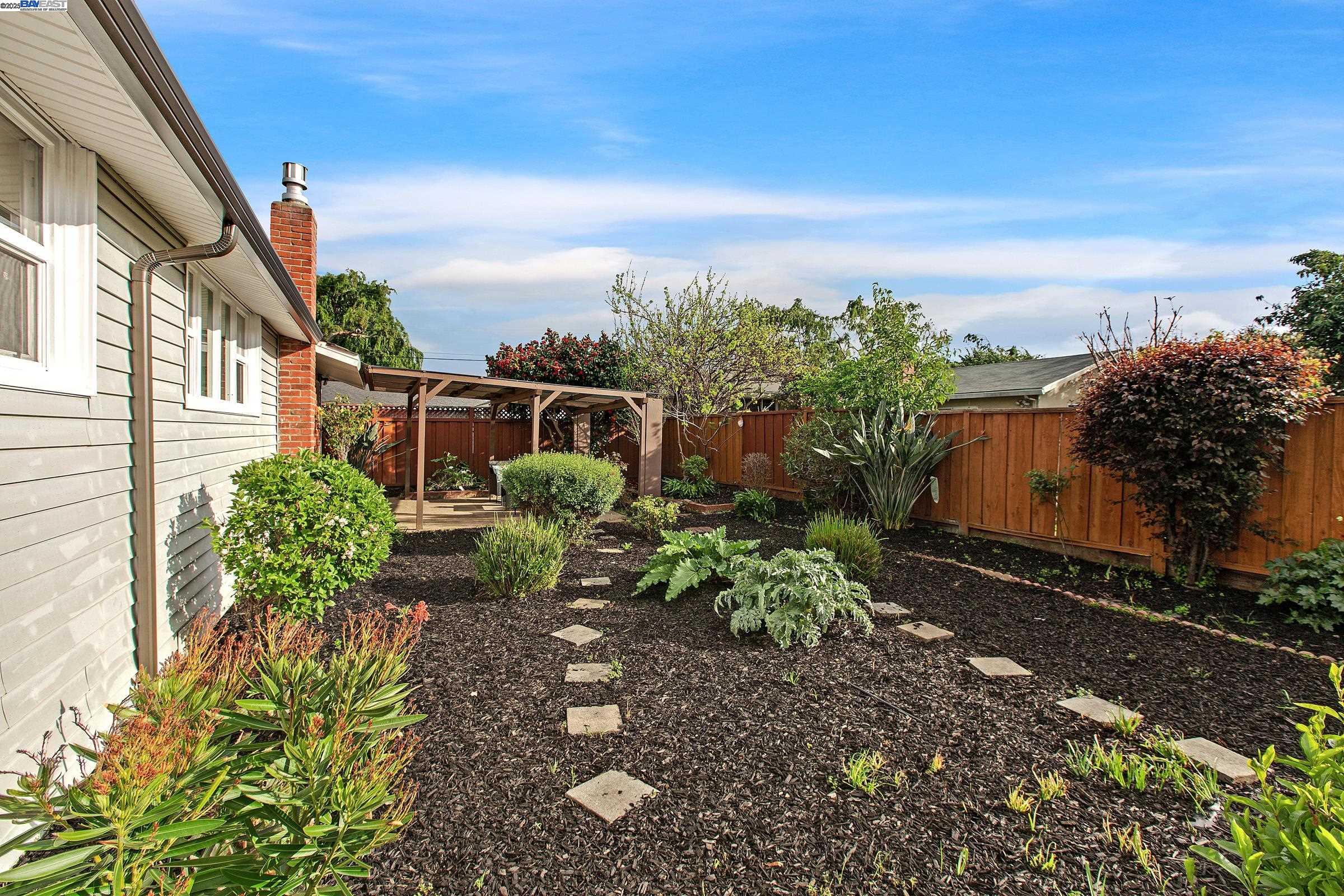 Detail Gallery Image 37 of 53 For 30847 Prestwick Ave, Hayward,  CA 94544 - 6 Beds | 2 Baths