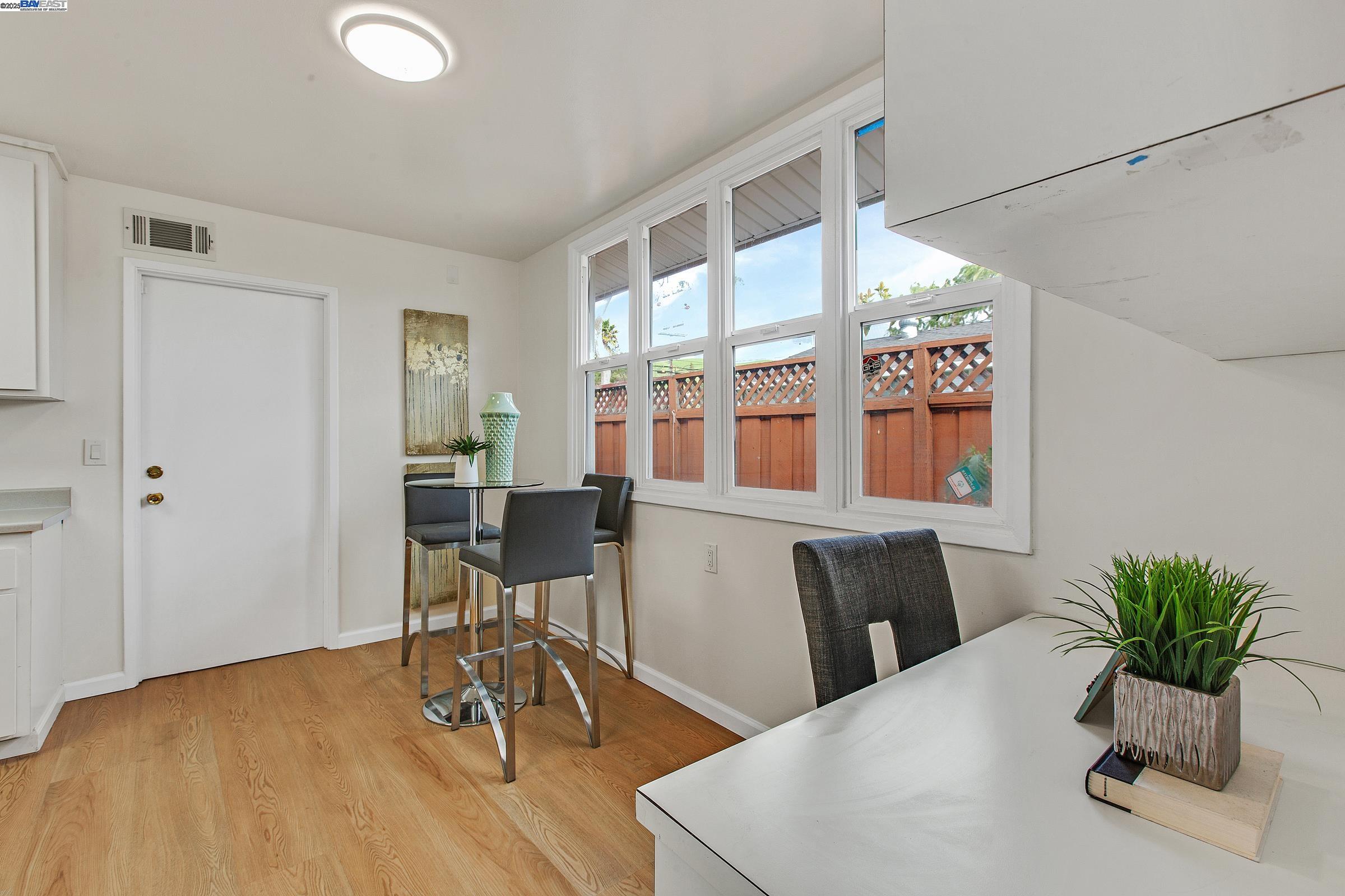 Detail Gallery Image 7 of 53 For 30847 Prestwick Ave, Hayward,  CA 94544 - 6 Beds | 2 Baths