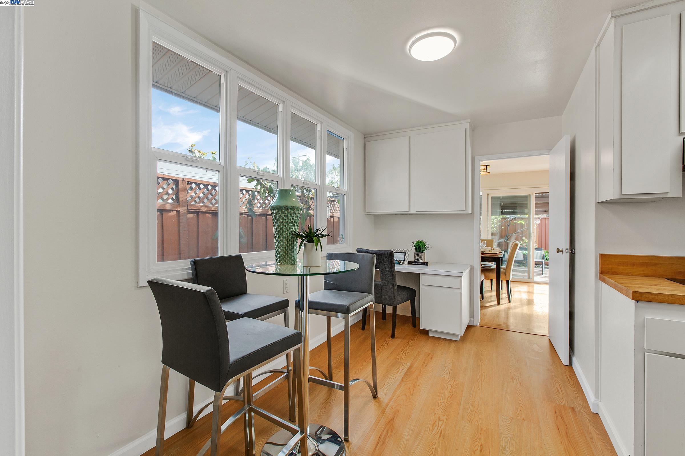 Detail Gallery Image 9 of 53 For 30847 Prestwick Ave, Hayward,  CA 94544 - 6 Beds | 2 Baths