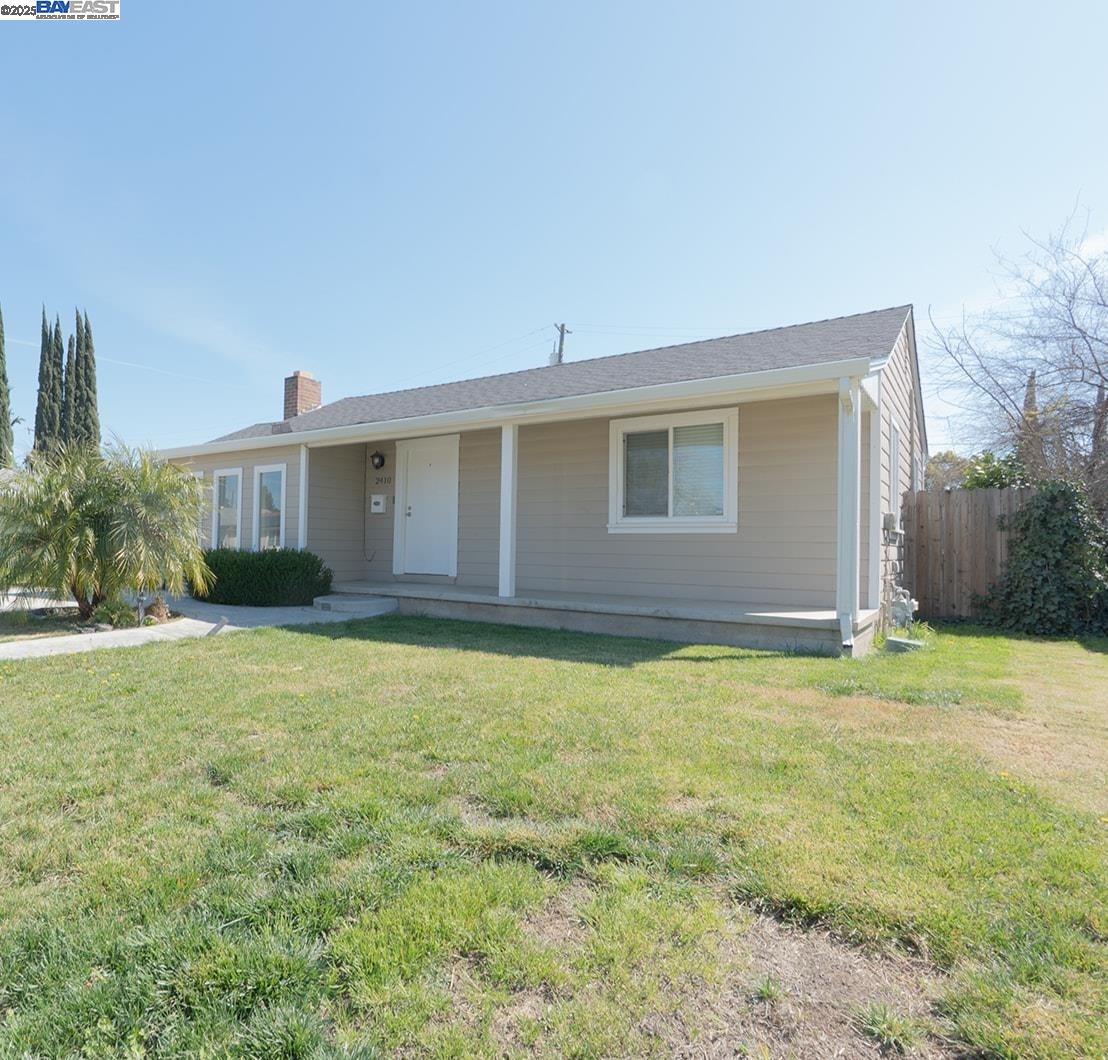 Detail Gallery Image 1 of 32 For 2410 Lucerne, Stockton,  CA 95203 - 3 Beds | 1 Baths