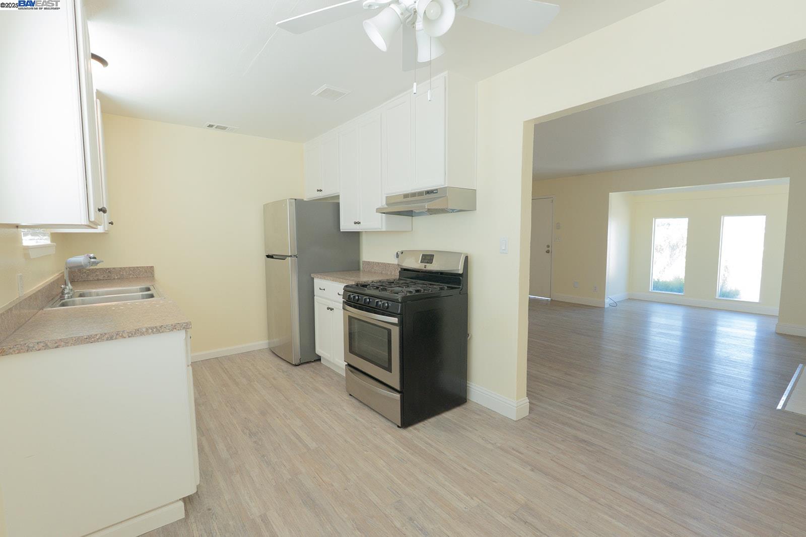 Detail Gallery Image 24 of 32 For 2410 Lucerne, Stockton,  CA 95203 - 3 Beds | 1 Baths