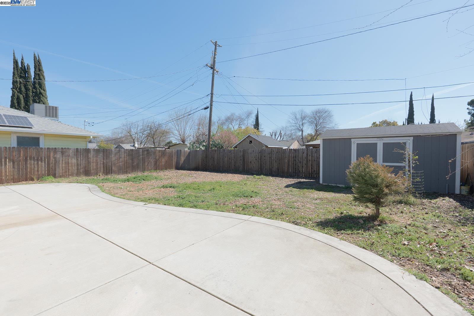 Detail Gallery Image 7 of 32 For 2410 Lucerne, Stockton,  CA 95203 - 3 Beds | 1 Baths
