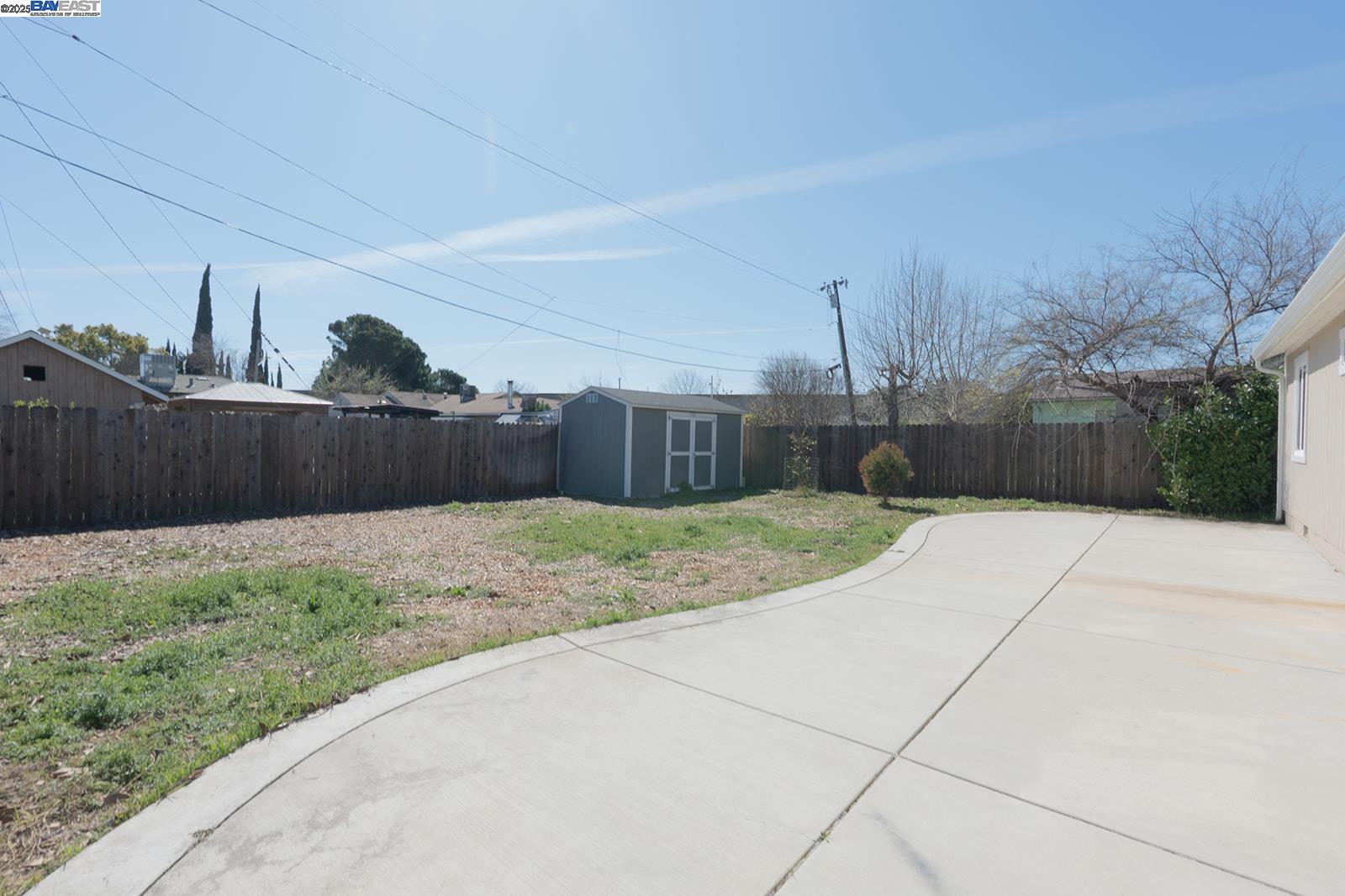 Detail Gallery Image 8 of 32 For 2410 Lucerne, Stockton,  CA 95203 - 3 Beds | 1 Baths