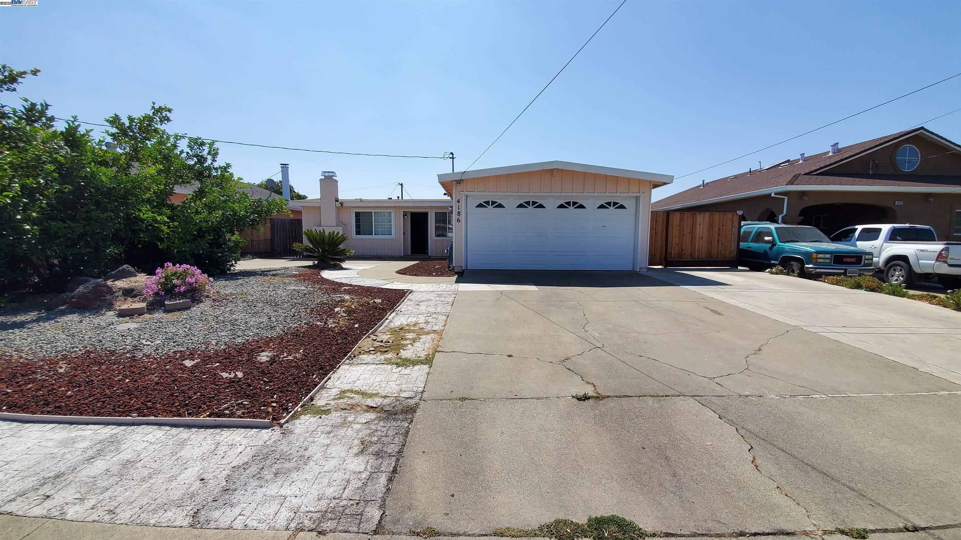 Detail Gallery Image 2 of 39 For 4186 Hawkins St, Fremont,  CA 94538 - 4 Beds | 2 Baths