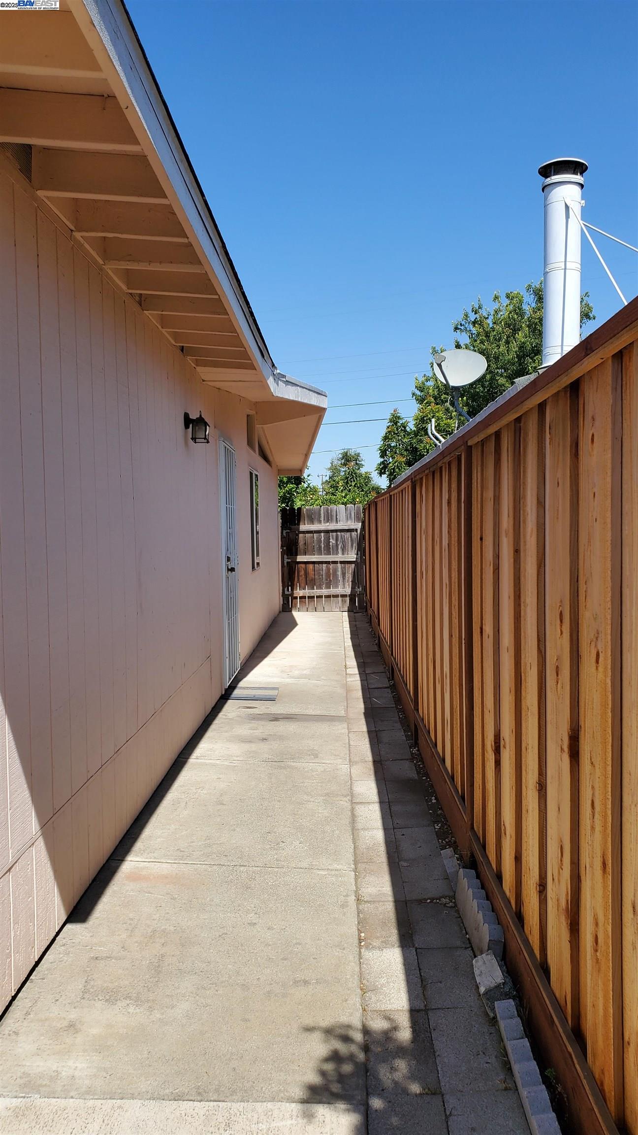 Detail Gallery Image 13 of 39 For 4186 Hawkins St, Fremont,  CA 94538 - 4 Beds | 2 Baths