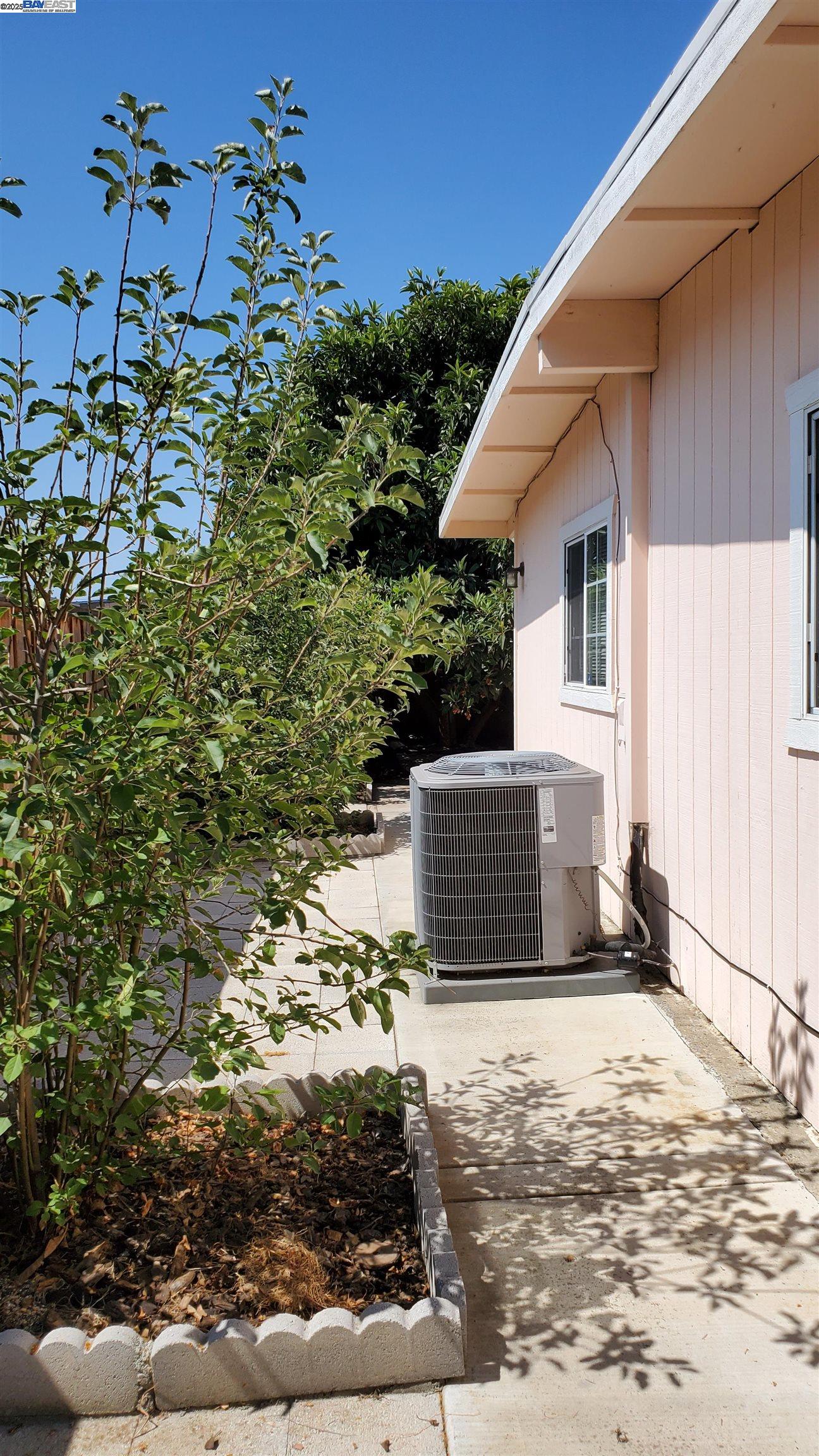 Detail Gallery Image 14 of 39 For 4186 Hawkins St, Fremont,  CA 94538 - 4 Beds | 2 Baths