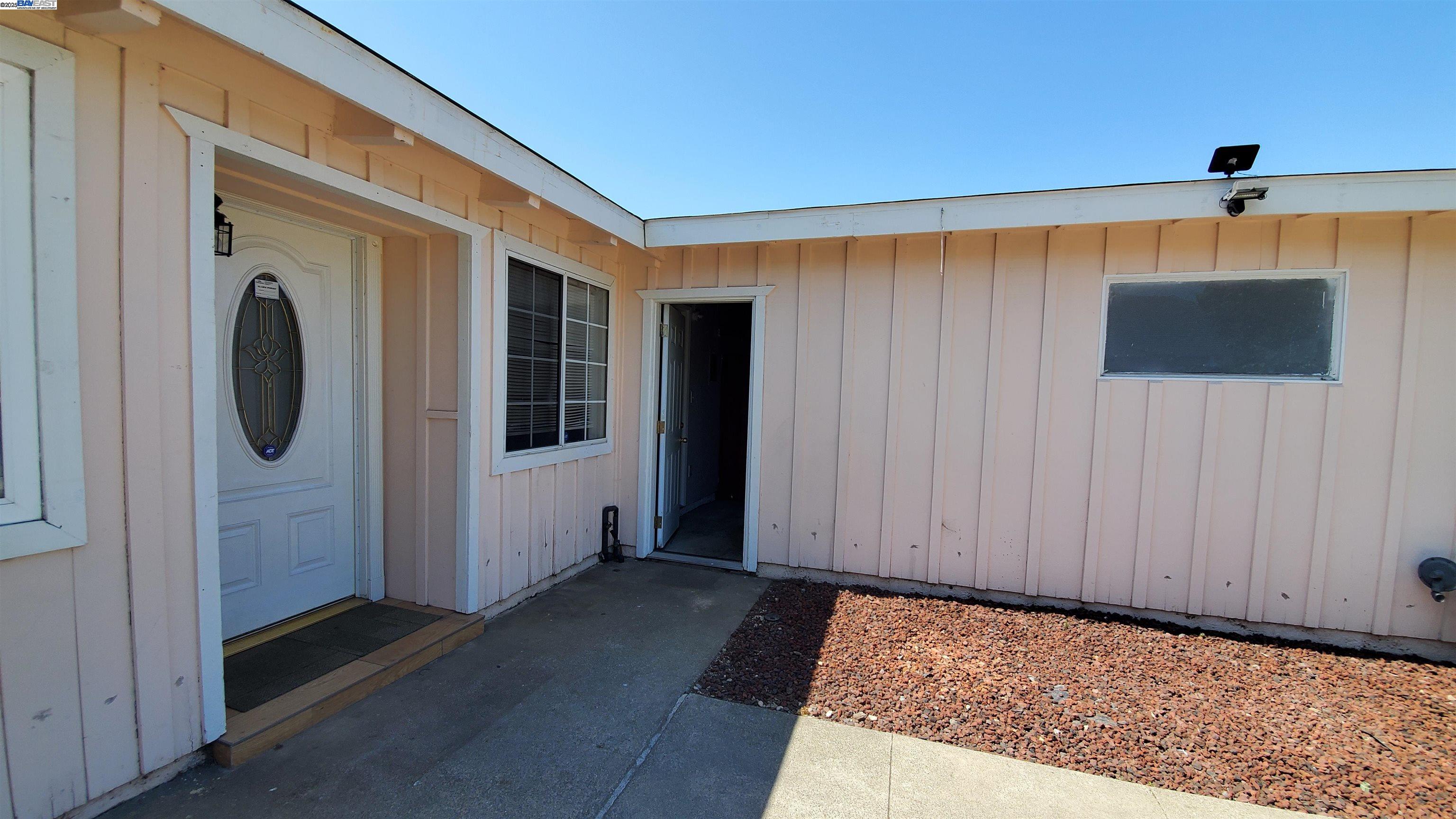 Detail Gallery Image 3 of 39 For 4186 Hawkins St, Fremont,  CA 94538 - 4 Beds | 2 Baths
