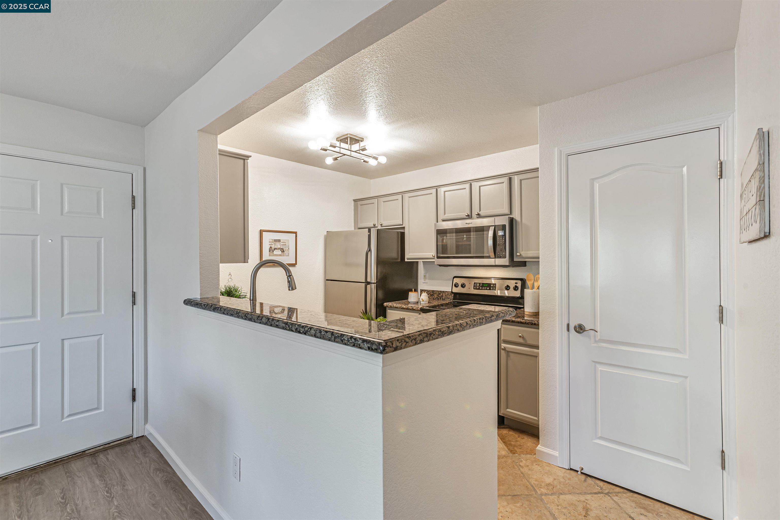 Detail Gallery Image 12 of 36 For 225 Reflections Dr #15,  San Ramon,  CA 94583 - 1 Beds | 1 Baths