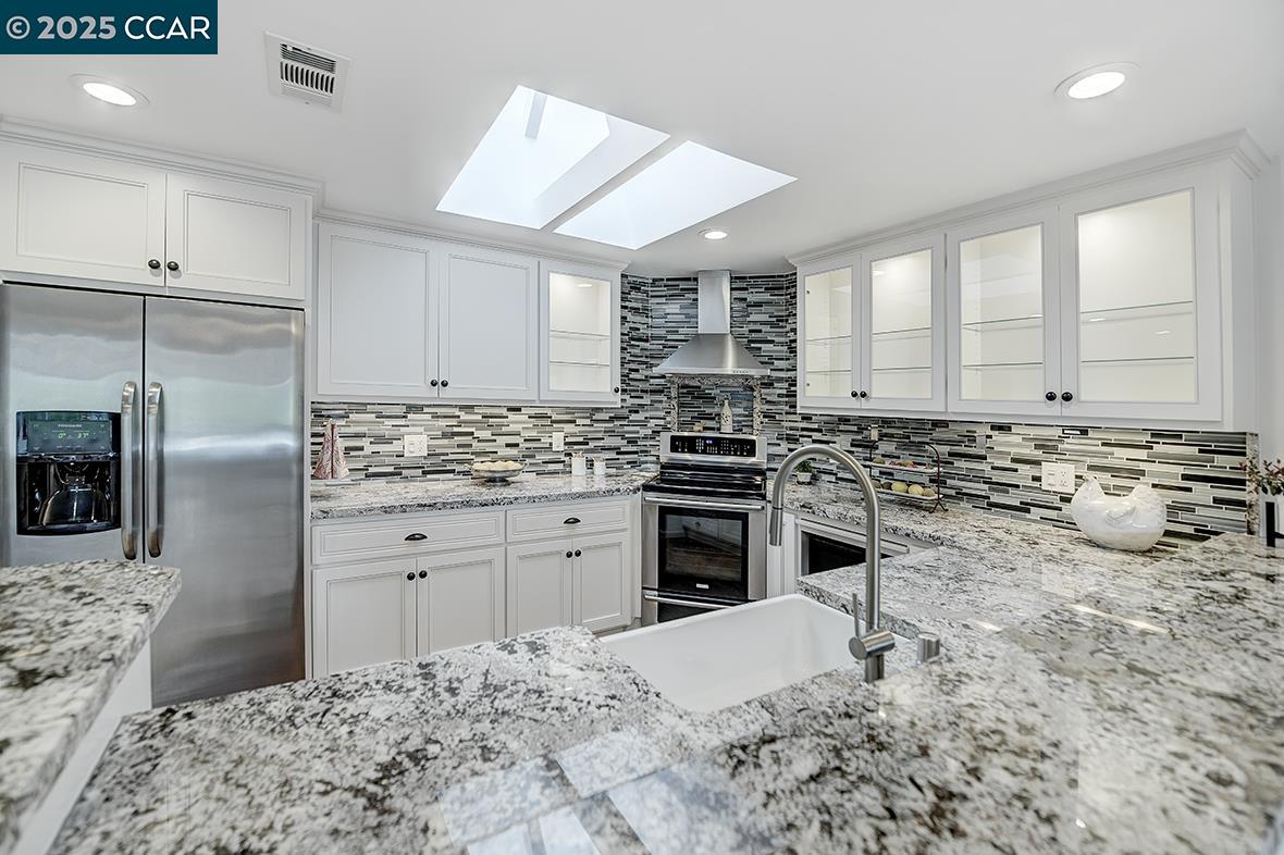 MLS: 41089672 Condo For Sale