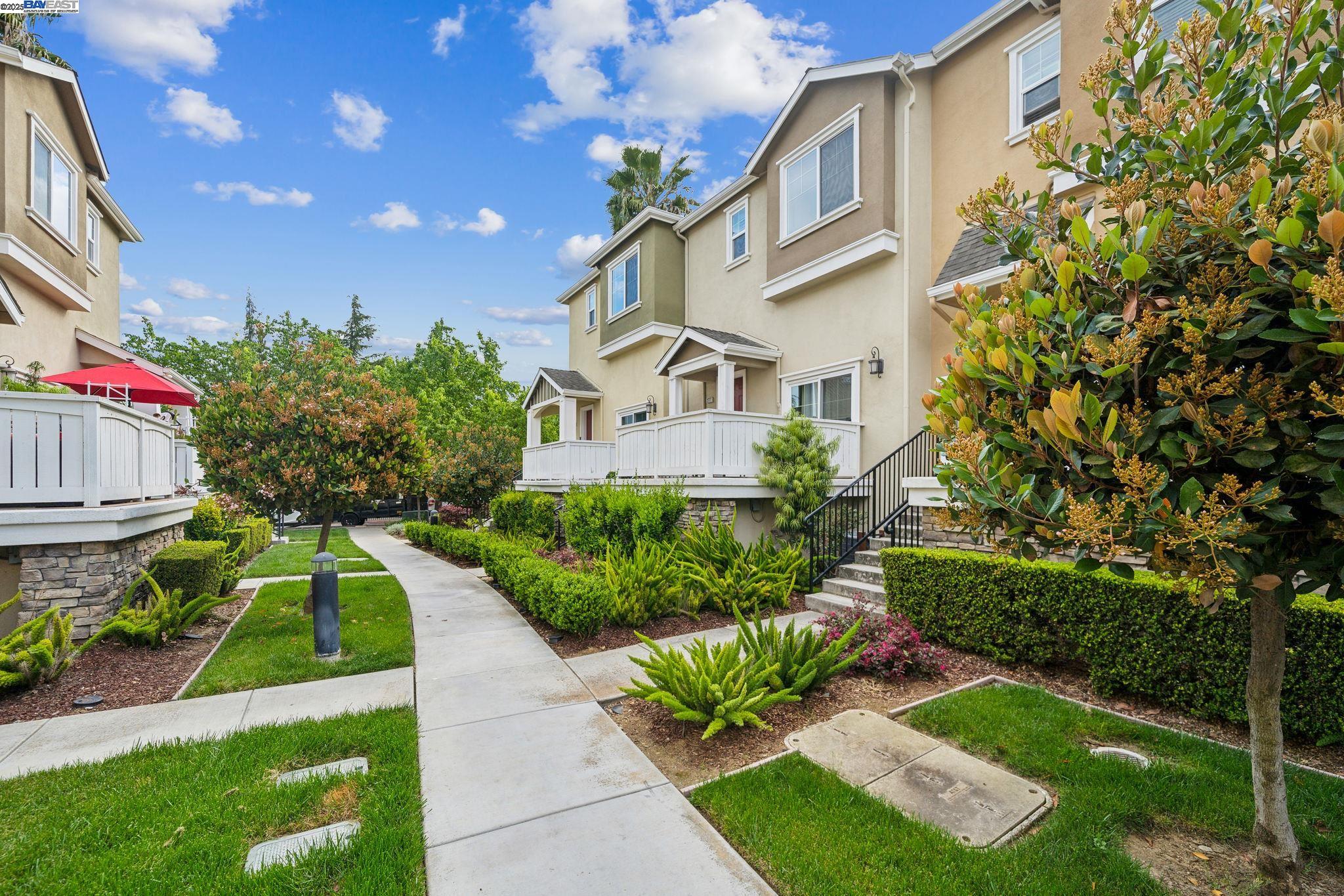 Detail Gallery Image 1 of 33 For 2777 Lavender Ter, San Jose,  CA 95111 - 3 Beds | 2/1 Baths