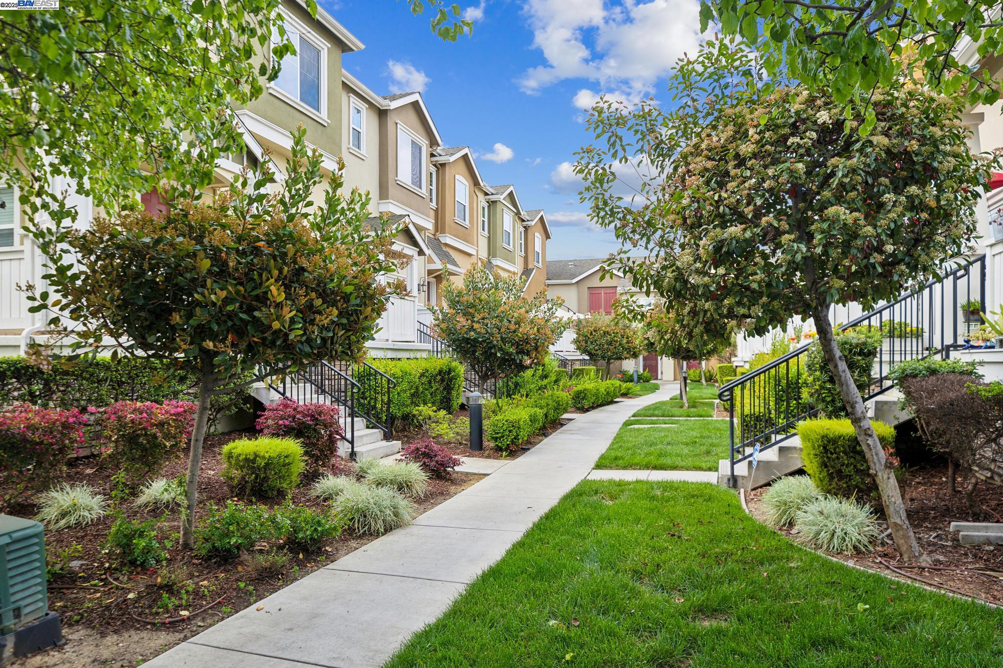 Detail Gallery Image 2 of 33 For 2777 Lavender Ter, San Jose,  CA 95111 - 3 Beds | 2/1 Baths