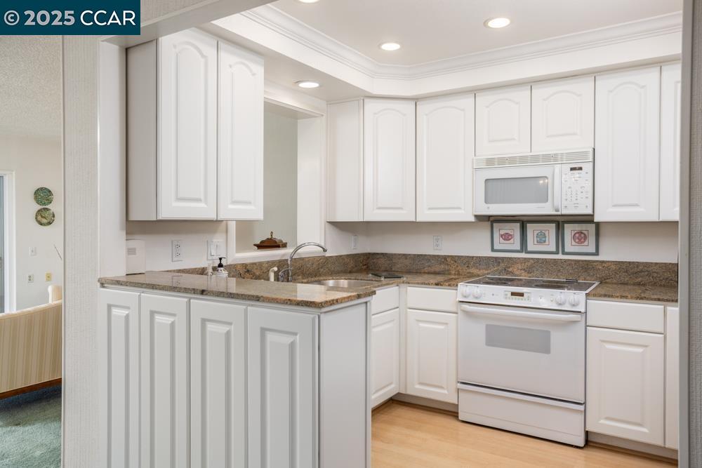 Photo #11: 41089677 Listing: Photo #11