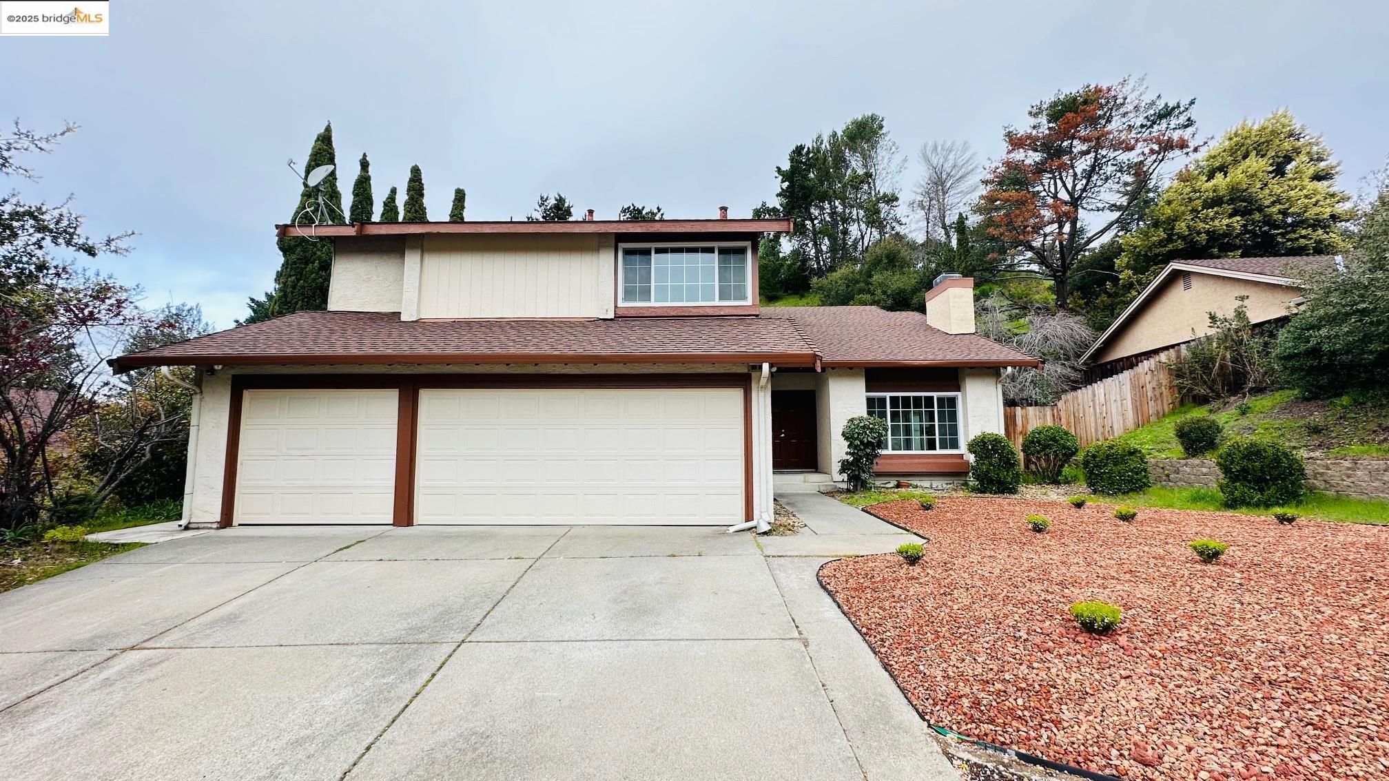 Detail Gallery Image 2 of 43 For 3593 Morningside Dr, Richmond,  CA 94803 - 5 Beds | 3/1 Baths