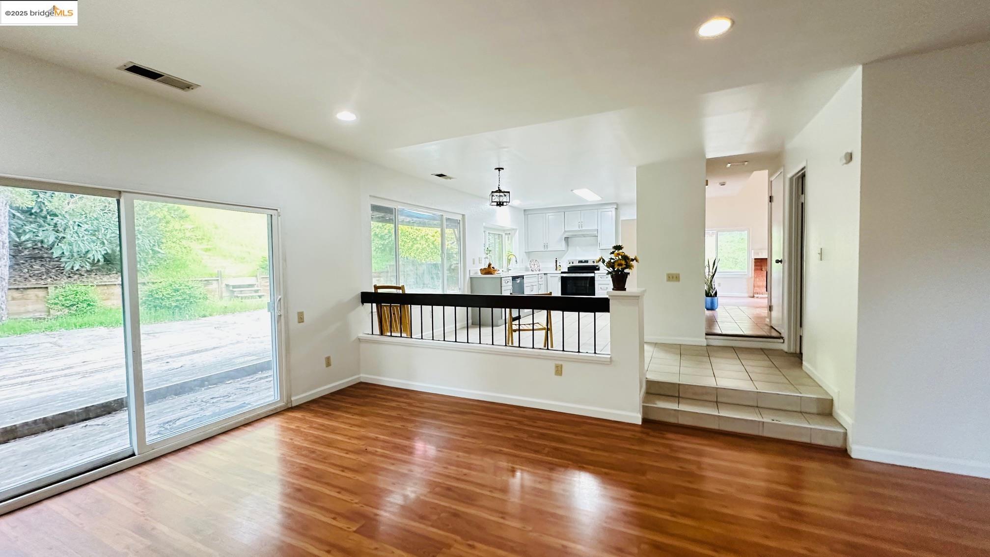 Detail Gallery Image 16 of 43 For 3593 Morningside Dr, Richmond,  CA 94803 - 5 Beds | 3/1 Baths