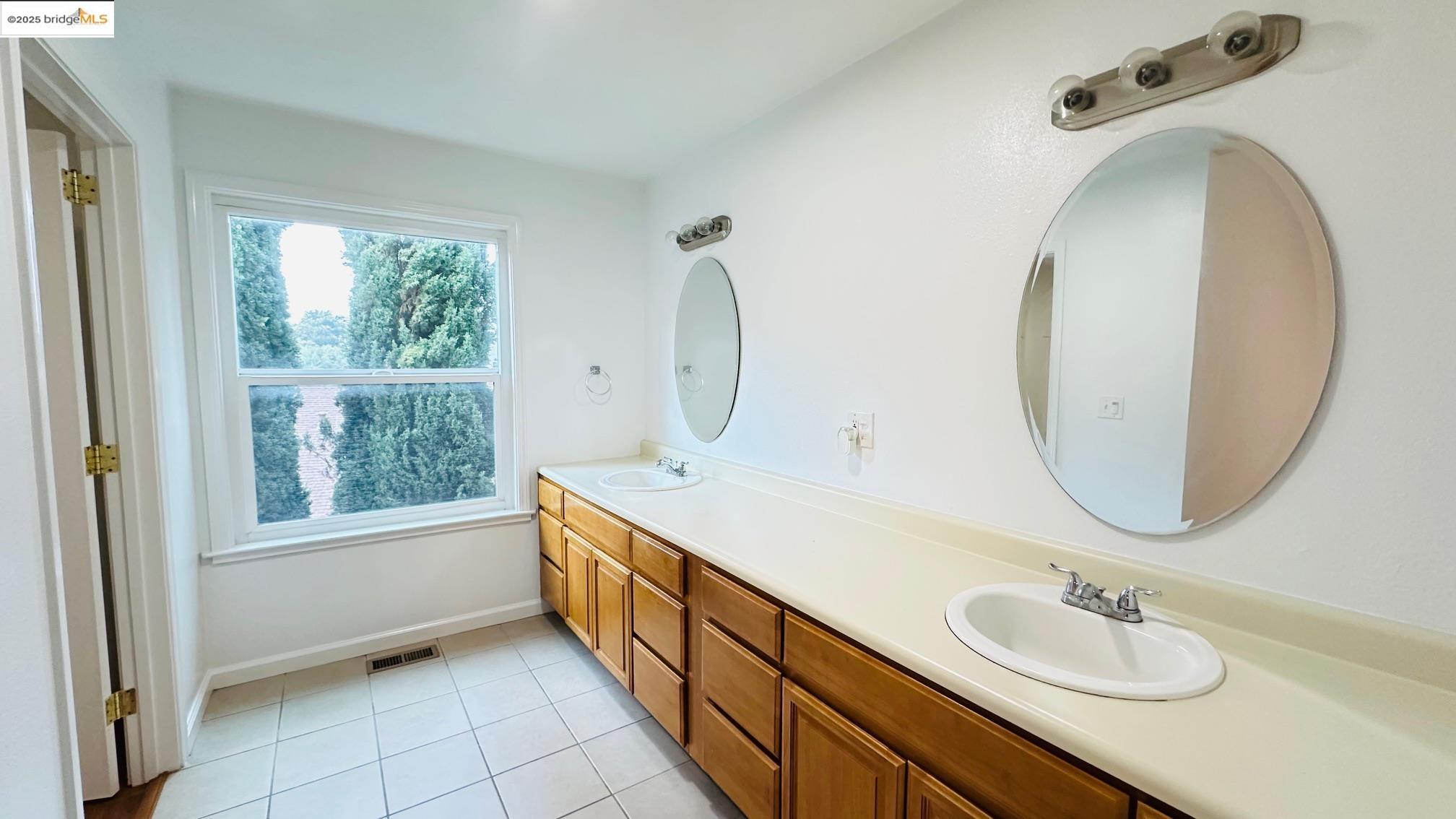 Detail Gallery Image 30 of 43 For 3593 Morningside Dr, Richmond,  CA 94803 - 5 Beds | 3/1 Baths