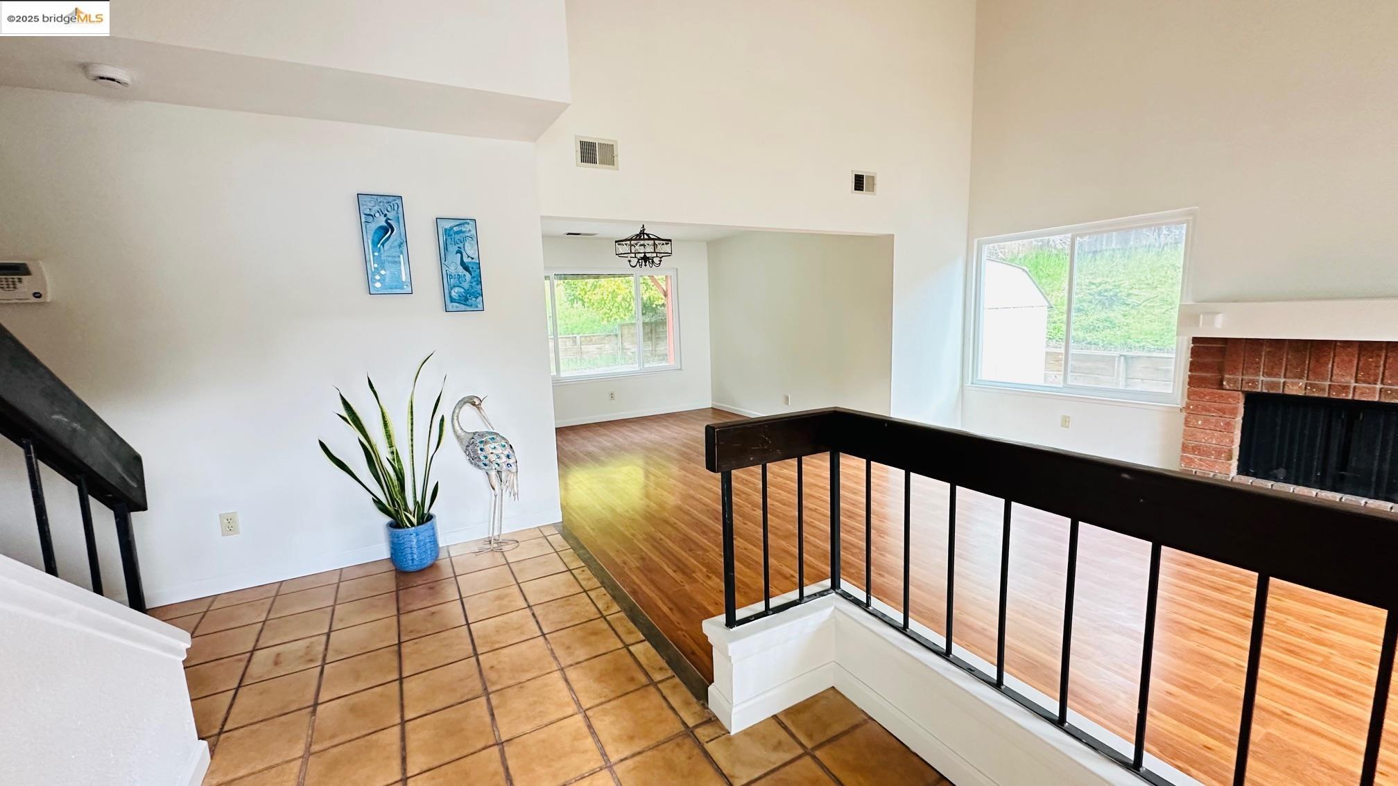 Detail Gallery Image 4 of 43 For 3593 Morningside Dr, Richmond,  CA 94803 - 5 Beds | 3/1 Baths