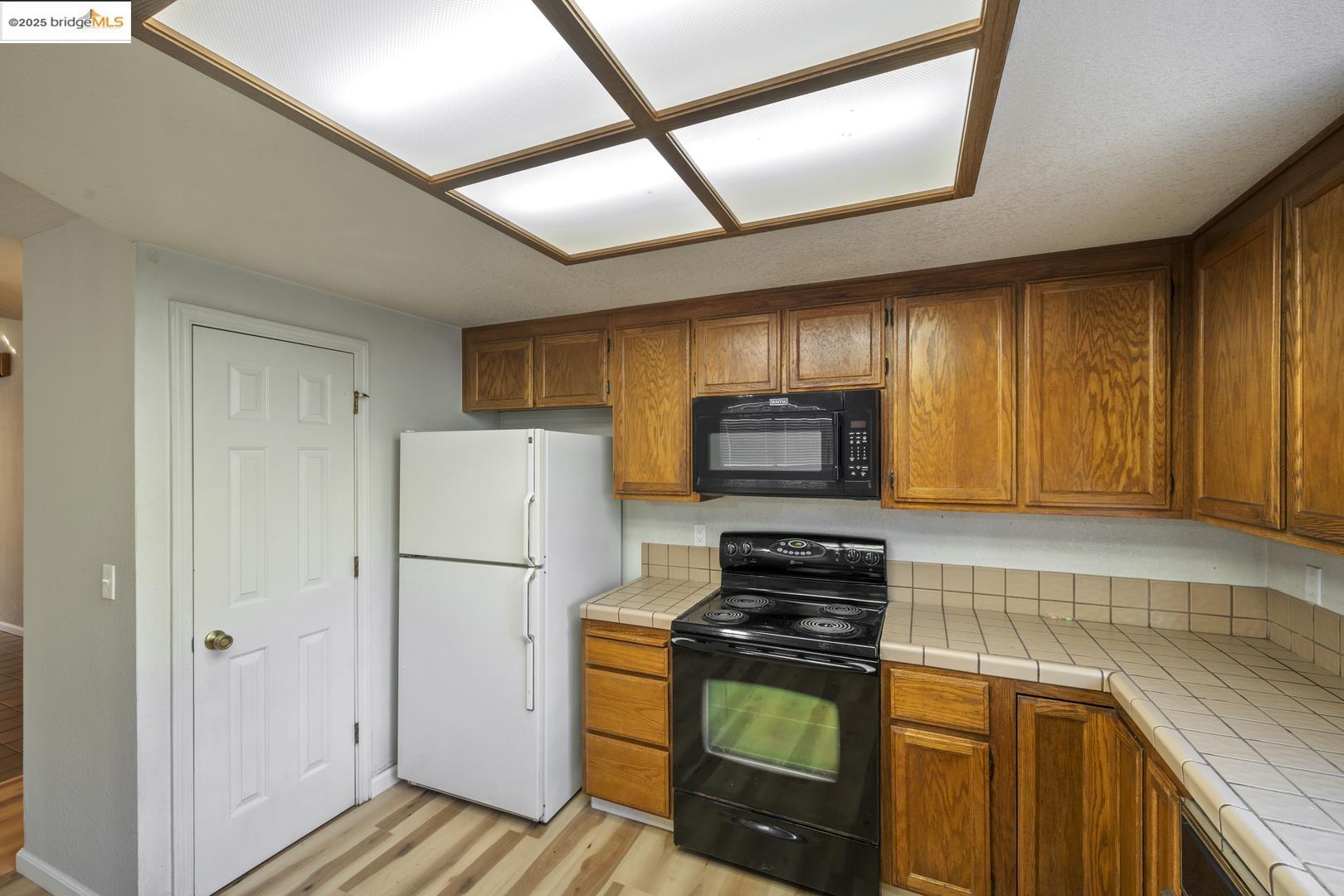 Detail Gallery Image 12 of 37 For 610 Stanley Ln, El Sobrante,  CA 94803 - 3 Beds | 2/1 Baths
