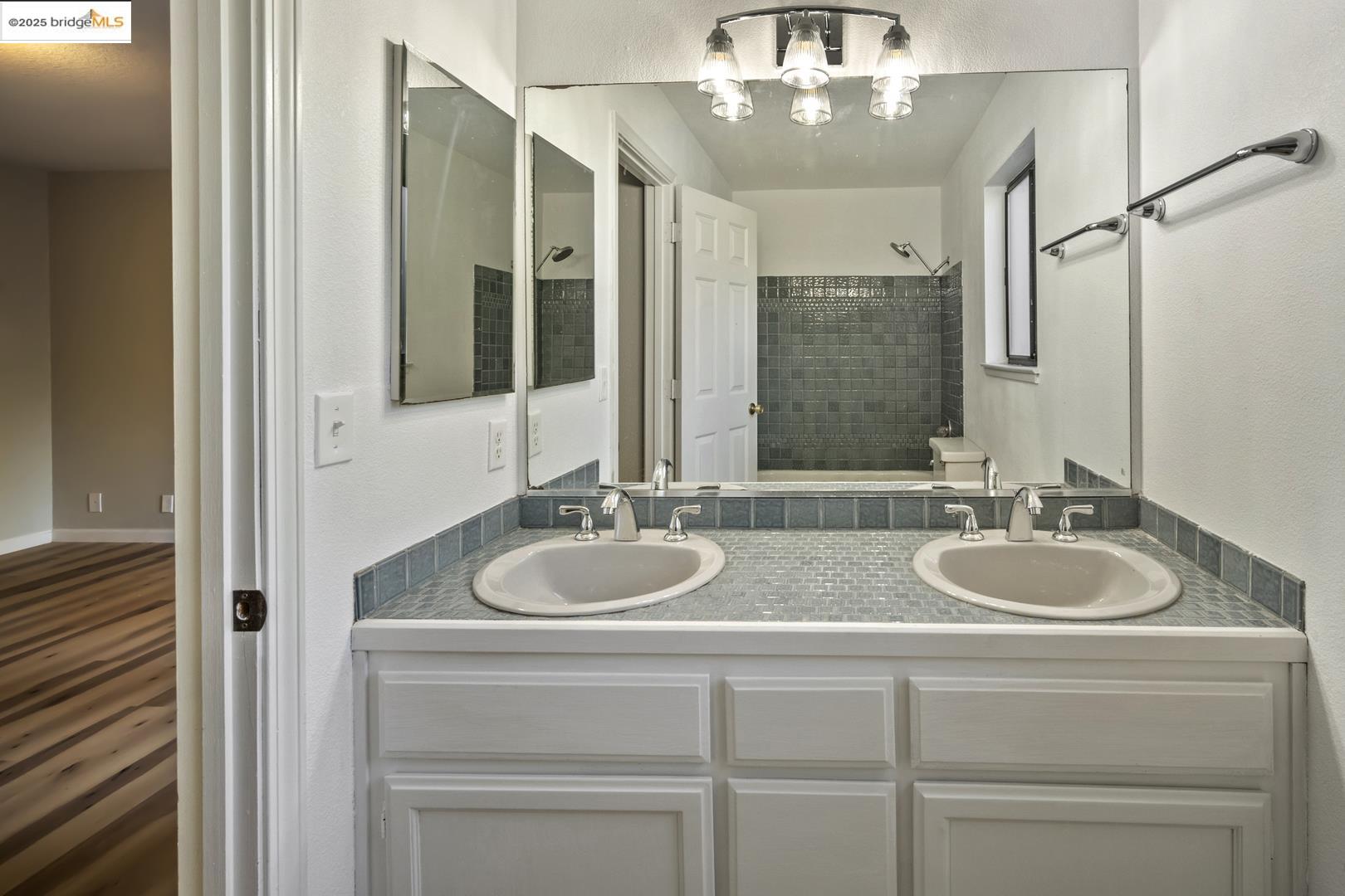 Detail Gallery Image 18 of 37 For 610 Stanley Ln, El Sobrante,  CA 94803 - 3 Beds | 2/1 Baths