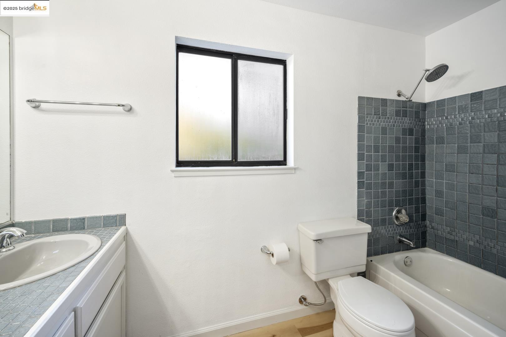 Detail Gallery Image 19 of 37 For 610 Stanley Ln, El Sobrante,  CA 94803 - 3 Beds | 2/1 Baths