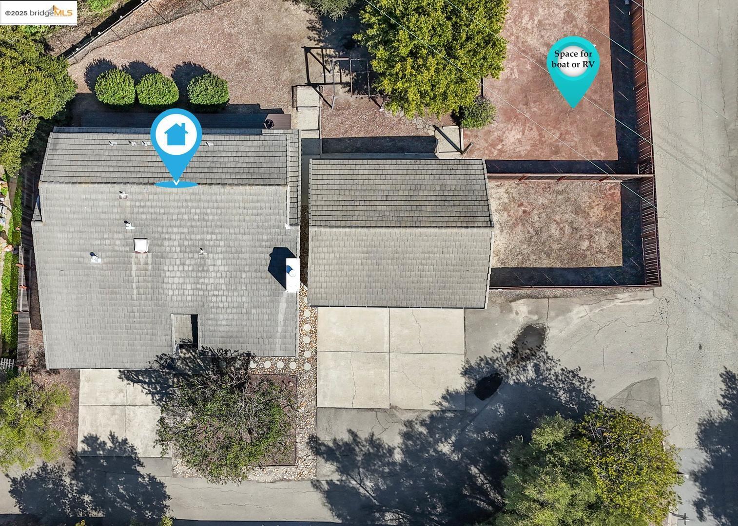 Detail Gallery Image 3 of 37 For 610 Stanley Ln, El Sobrante,  CA 94803 - 3 Beds | 2/1 Baths