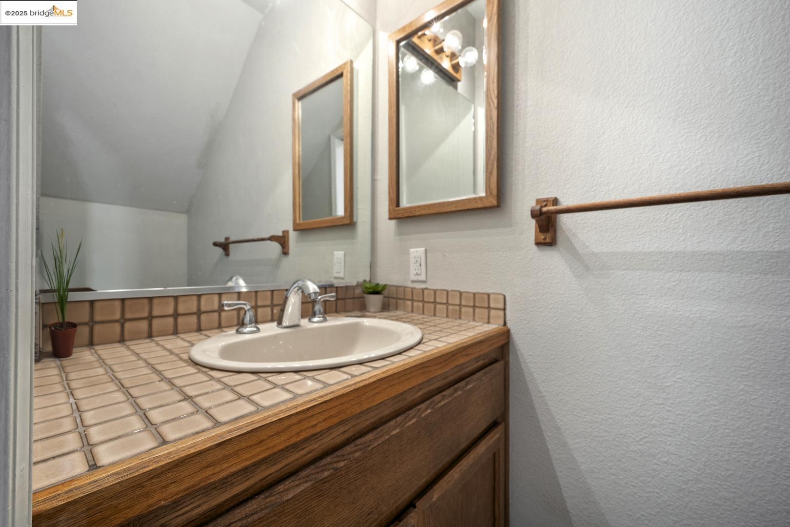 Detail Gallery Image 22 of 37 For 610 Stanley Ln, El Sobrante,  CA 94803 - 3 Beds | 2/1 Baths