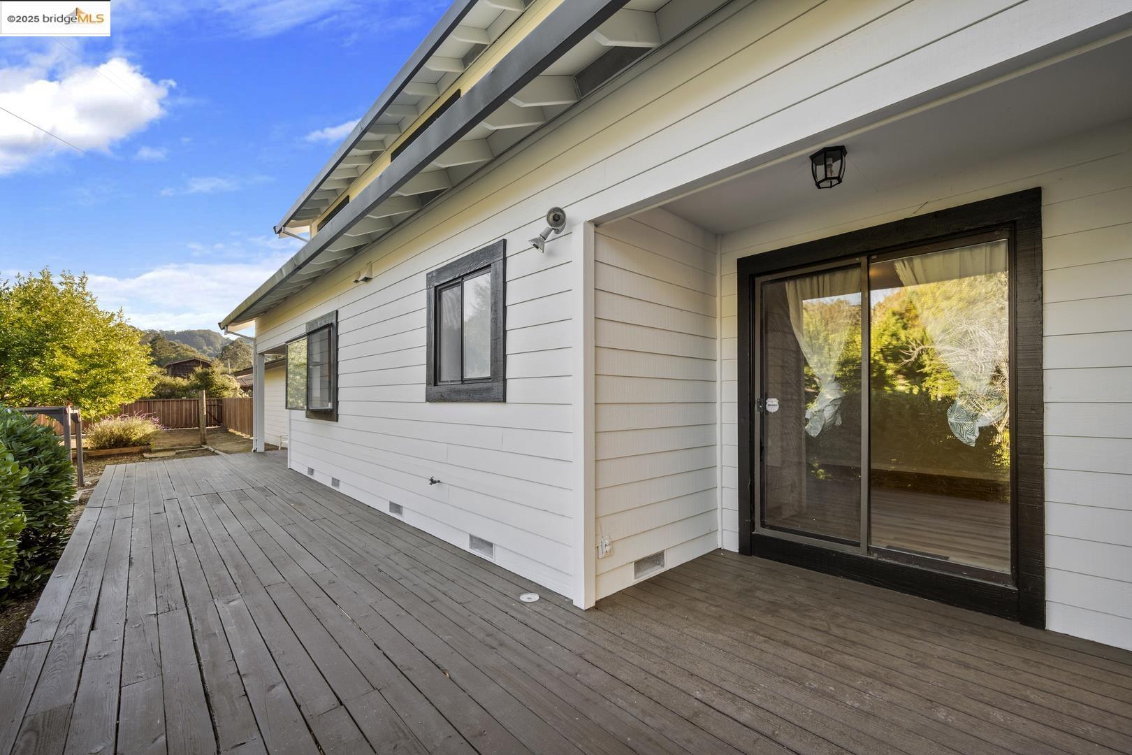 Detail Gallery Image 25 of 37 For 610 Stanley Ln, El Sobrante,  CA 94803 - 3 Beds | 2/1 Baths