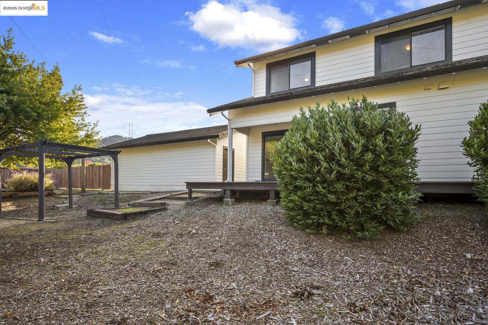 Detail Gallery Image 30 of 37 For 610 Stanley Ln, El Sobrante,  CA 94803 - 3 Beds | 2/1 Baths