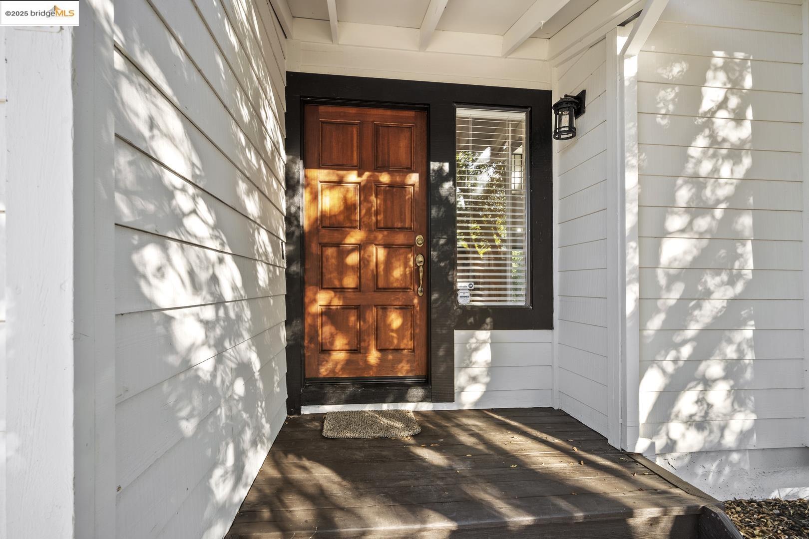 Detail Gallery Image 4 of 37 For 610 Stanley Ln, El Sobrante,  CA 94803 - 3 Beds | 2/1 Baths