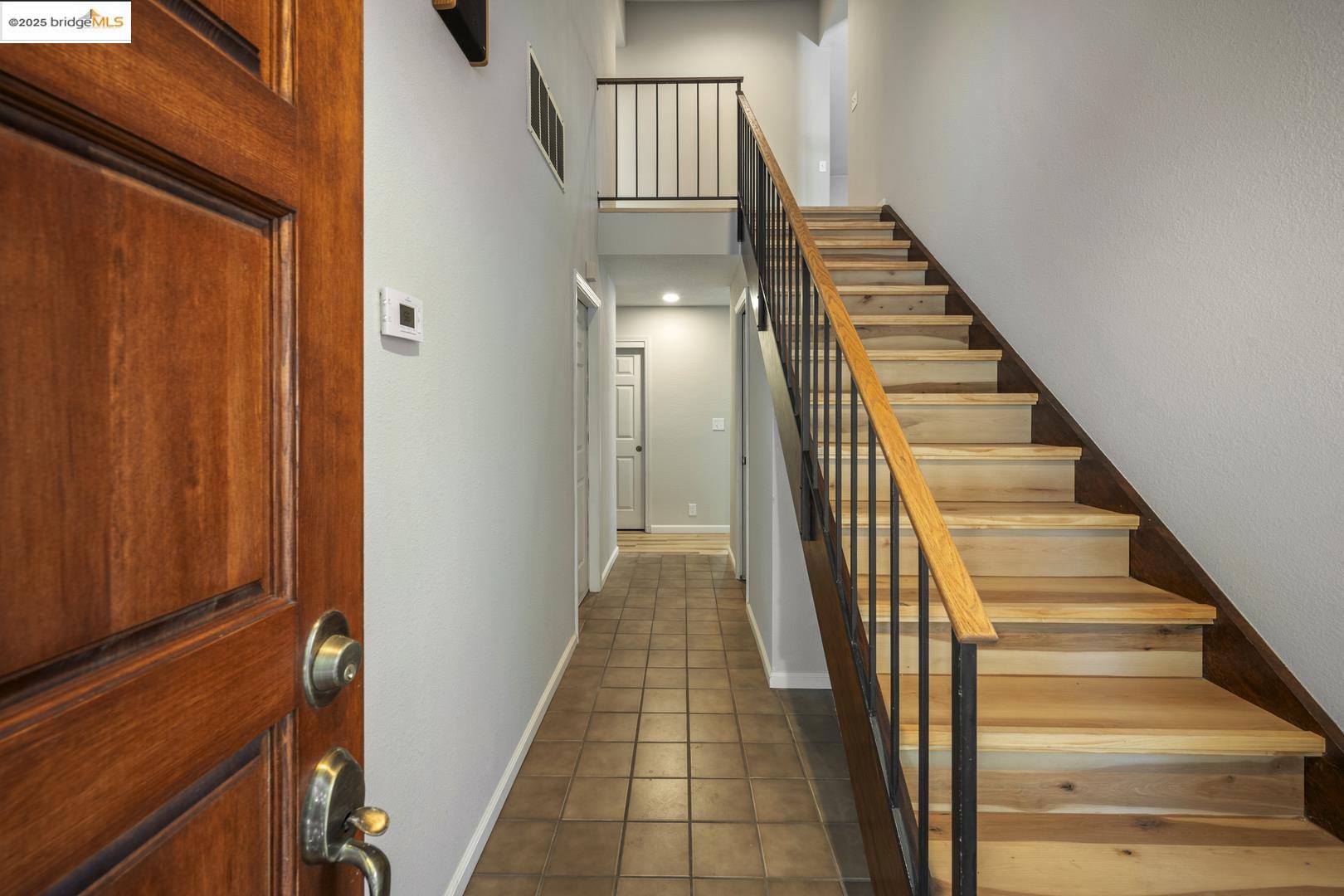 Detail Gallery Image 5 of 37 For 610 Stanley Ln, El Sobrante,  CA 94803 - 3 Beds | 2/1 Baths