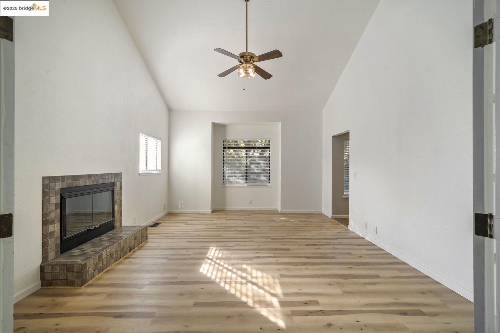 Detail Gallery Image 8 of 37 For 610 Stanley Ln, El Sobrante,  CA 94803 - 3 Beds | 2/1 Baths