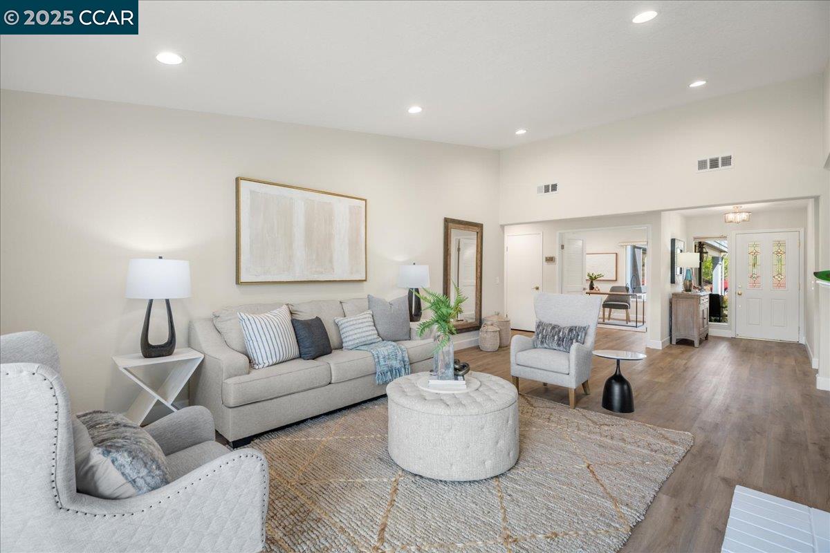 Photo #5: 41089686 Listing 