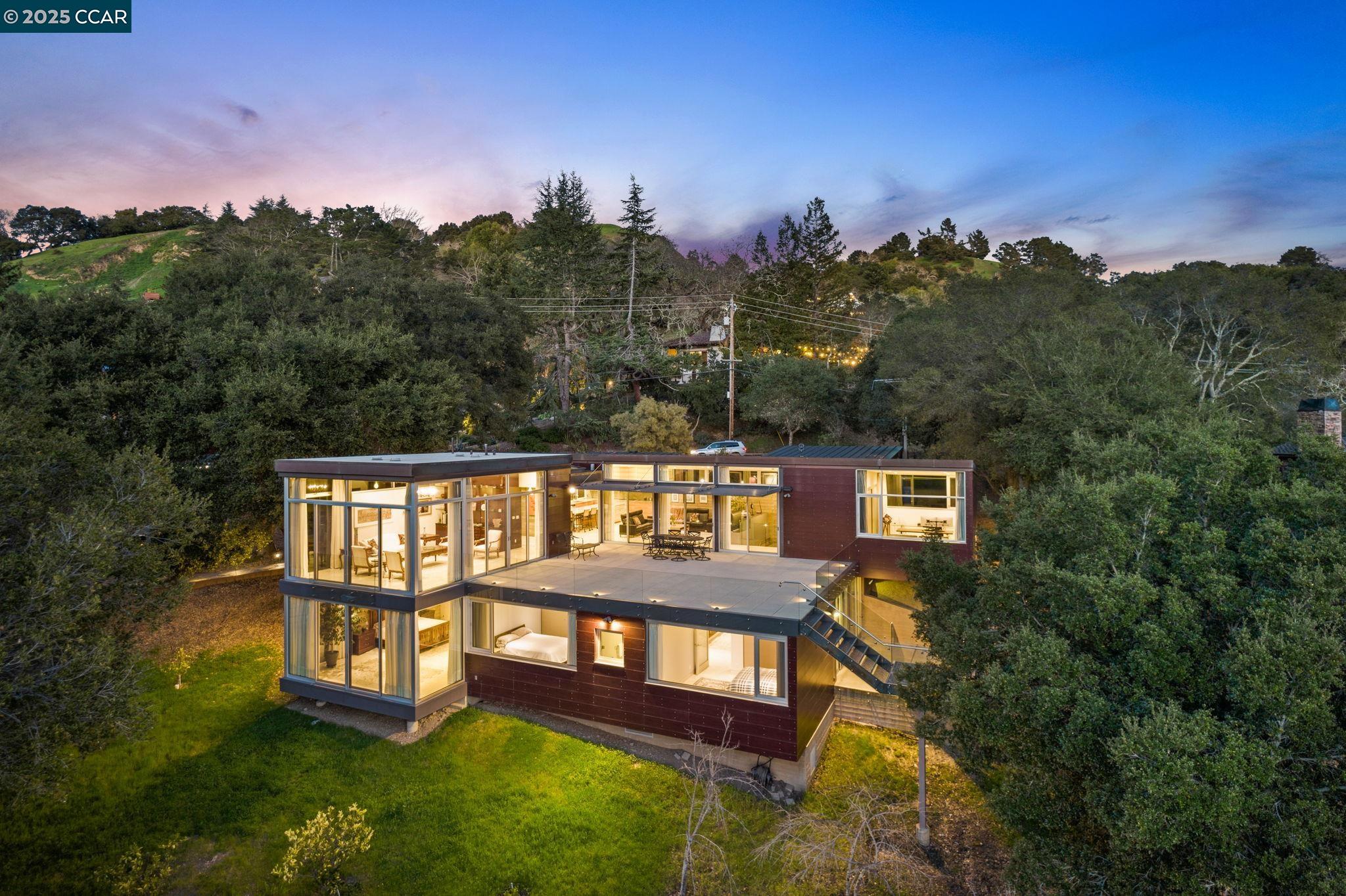 Detail Gallery Image 2 of 41 For 2 Crane Ct, Orinda,  CA 94563 - 4 Beds | 3 Baths
