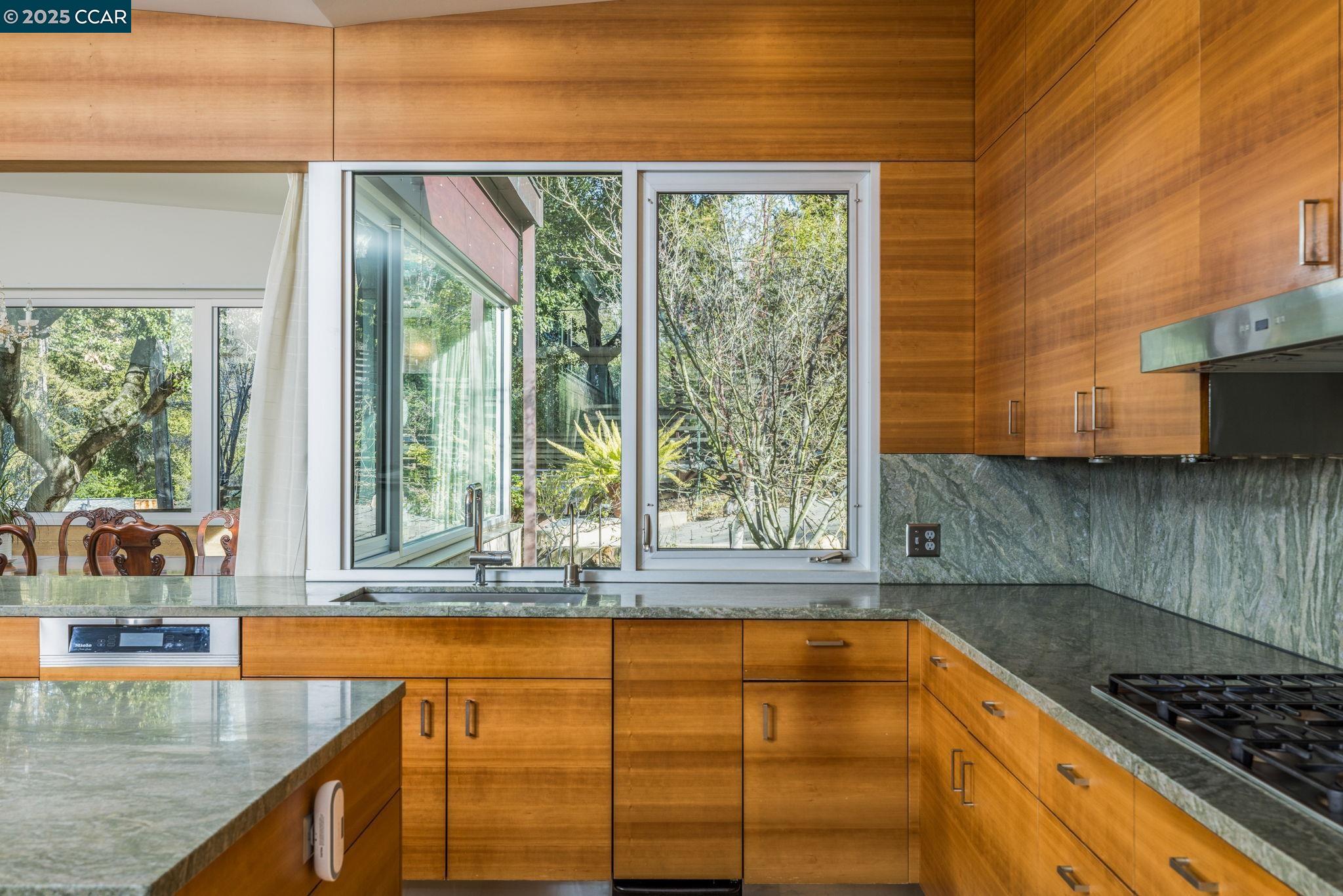 Detail Gallery Image 12 of 41 For 2 Crane Ct, Orinda,  CA 94563 - 4 Beds | 3 Baths