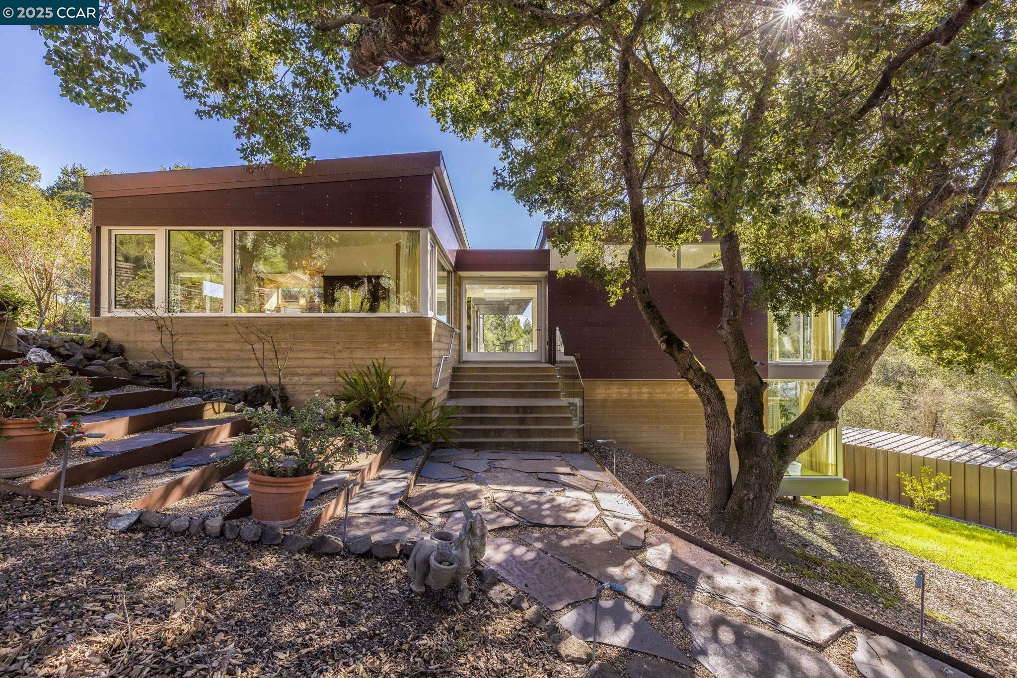 Detail Gallery Image 3 of 41 For 2 Crane Ct, Orinda,  CA 94563 - 4 Beds | 3 Baths
