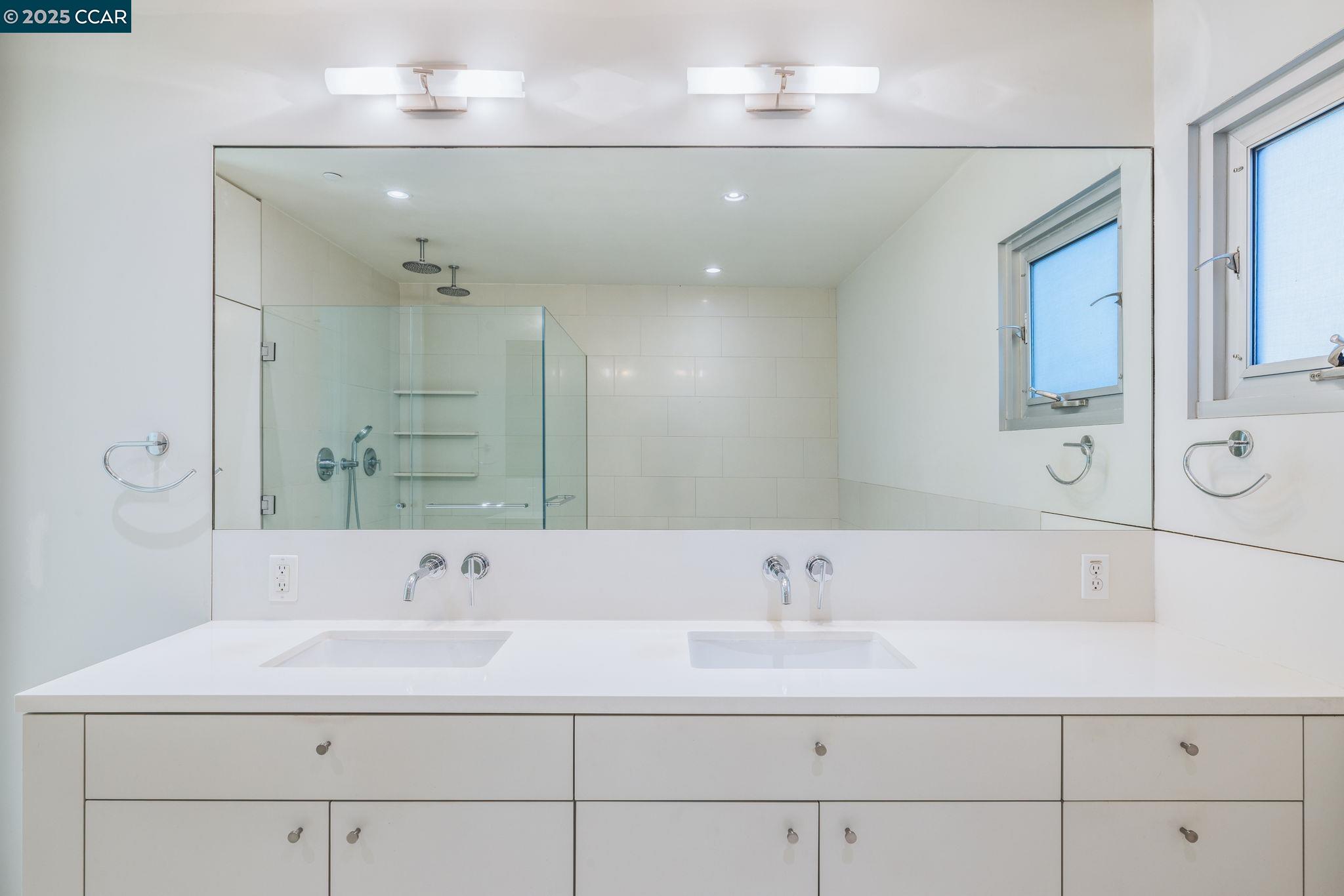 Detail Gallery Image 28 of 41 For 2 Crane Ct, Orinda,  CA 94563 - 4 Beds | 3 Baths
