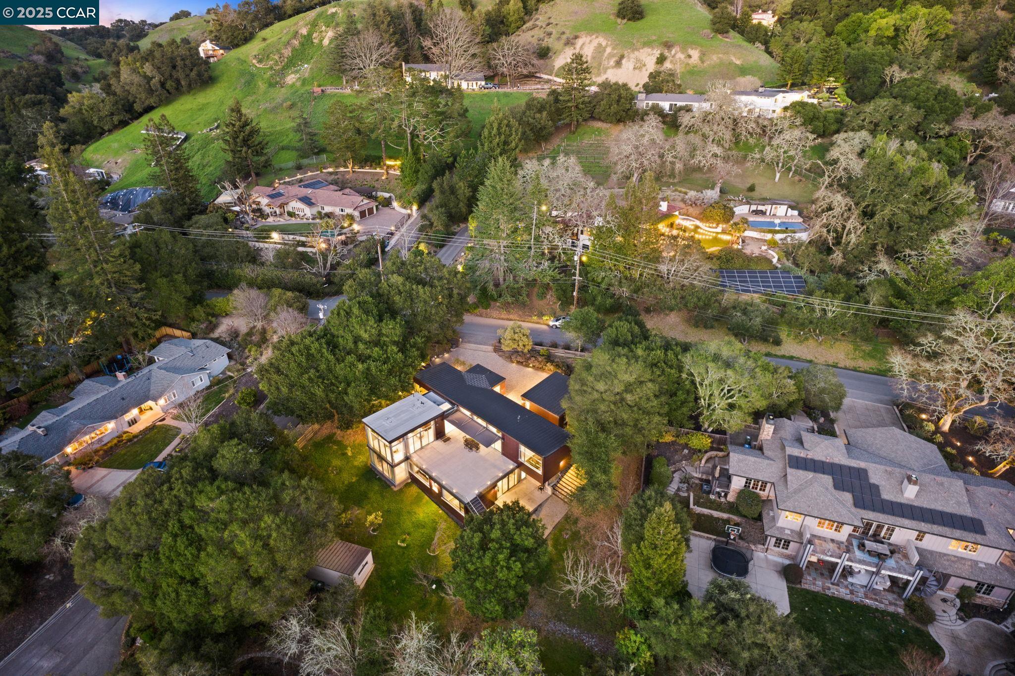 Detail Gallery Image 37 of 41 For 2 Crane Ct, Orinda,  CA 94563 - 4 Beds | 3 Baths