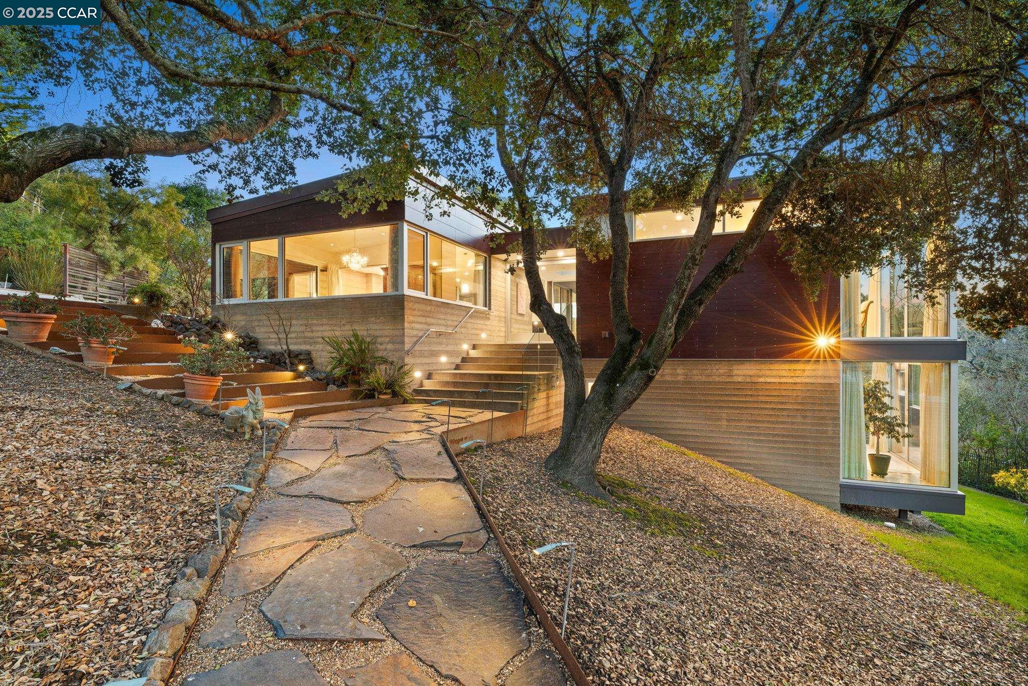 Detail Gallery Image 39 of 41 For 2 Crane Ct, Orinda,  CA 94563 - 4 Beds | 3 Baths