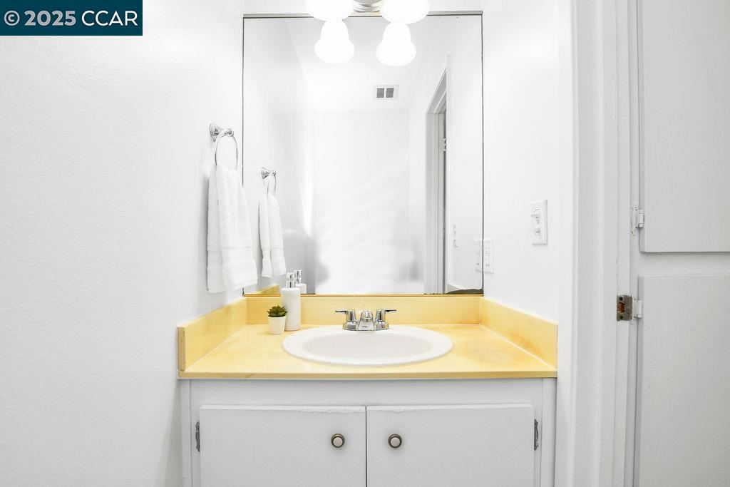 Detail Gallery Image 11 of 26 For 1288 Pine Creek Way #G,  Concord,  CA 94520 - 2 Beds | 1/1 Baths