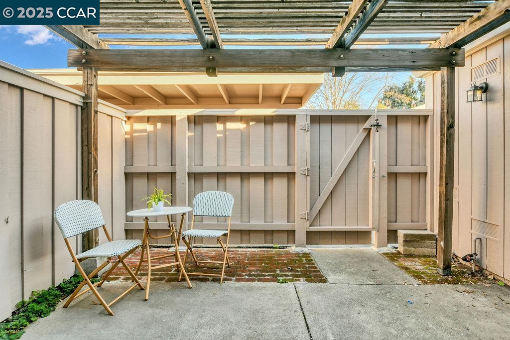 Detail Gallery Image 19 of 26 For 1288 Pine Creek Way #G,  Concord,  CA 94520 - 2 Beds | 1/1 Baths