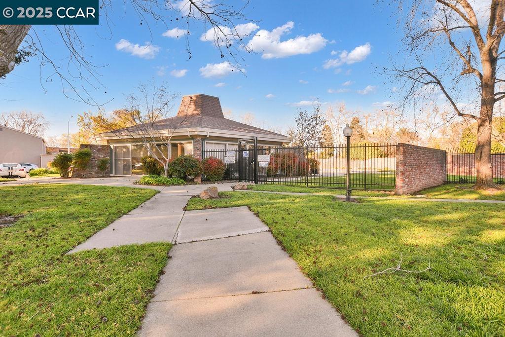 Detail Gallery Image 22 of 26 For 1288 Pine Creek Way #G,  Concord,  CA 94520 - 2 Beds | 1/1 Baths