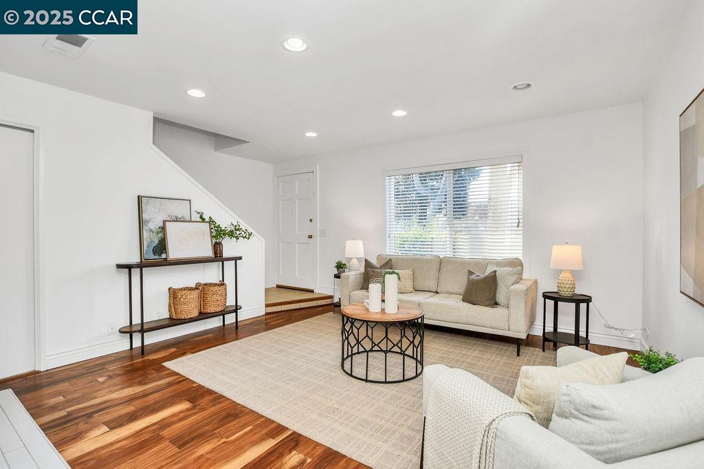 Detail Gallery Image 4 of 26 For 1288 Pine Creek Way #G,  Concord,  CA 94520 - 2 Beds | 1/1 Baths